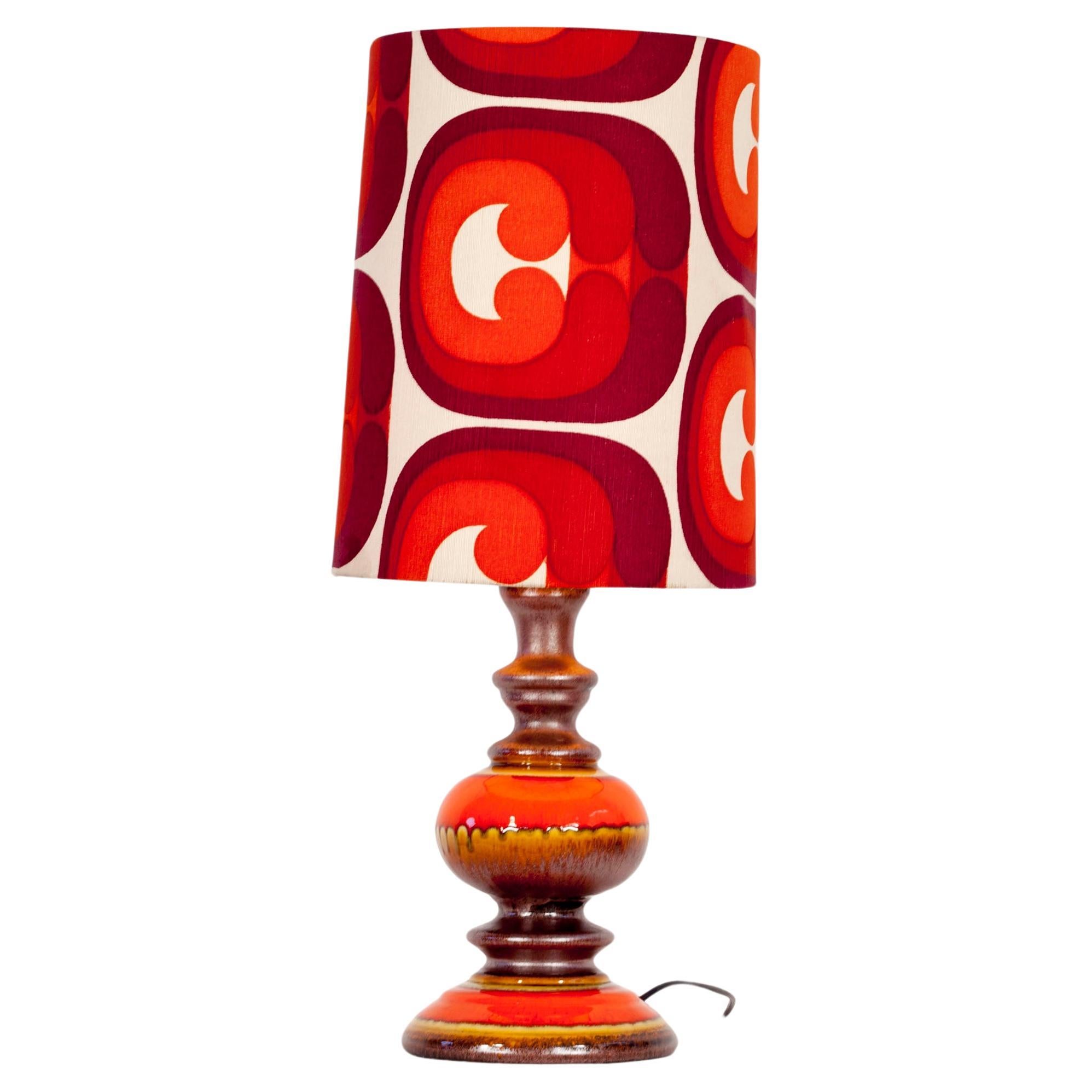 German 1970s ceramic table lamp with a spacy fabric shade For Sale