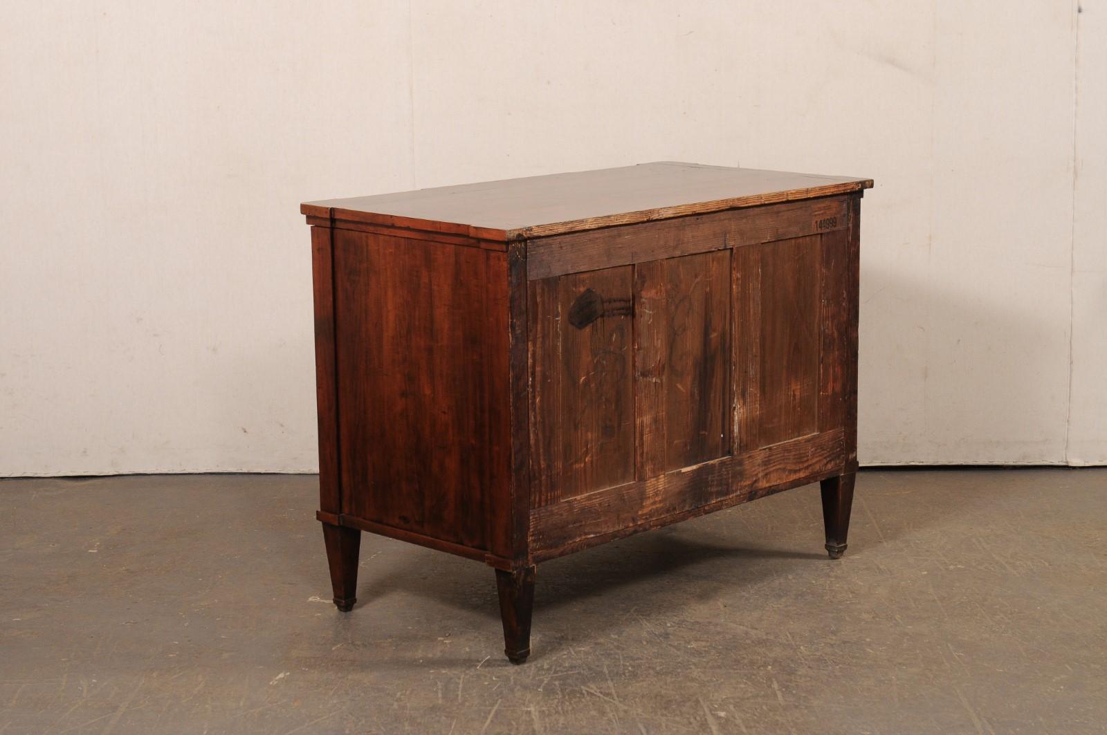 Cassapanca German del XIX secolo con design/One, impiallacciatura ricca e ferramenta in ottone in vendita 4