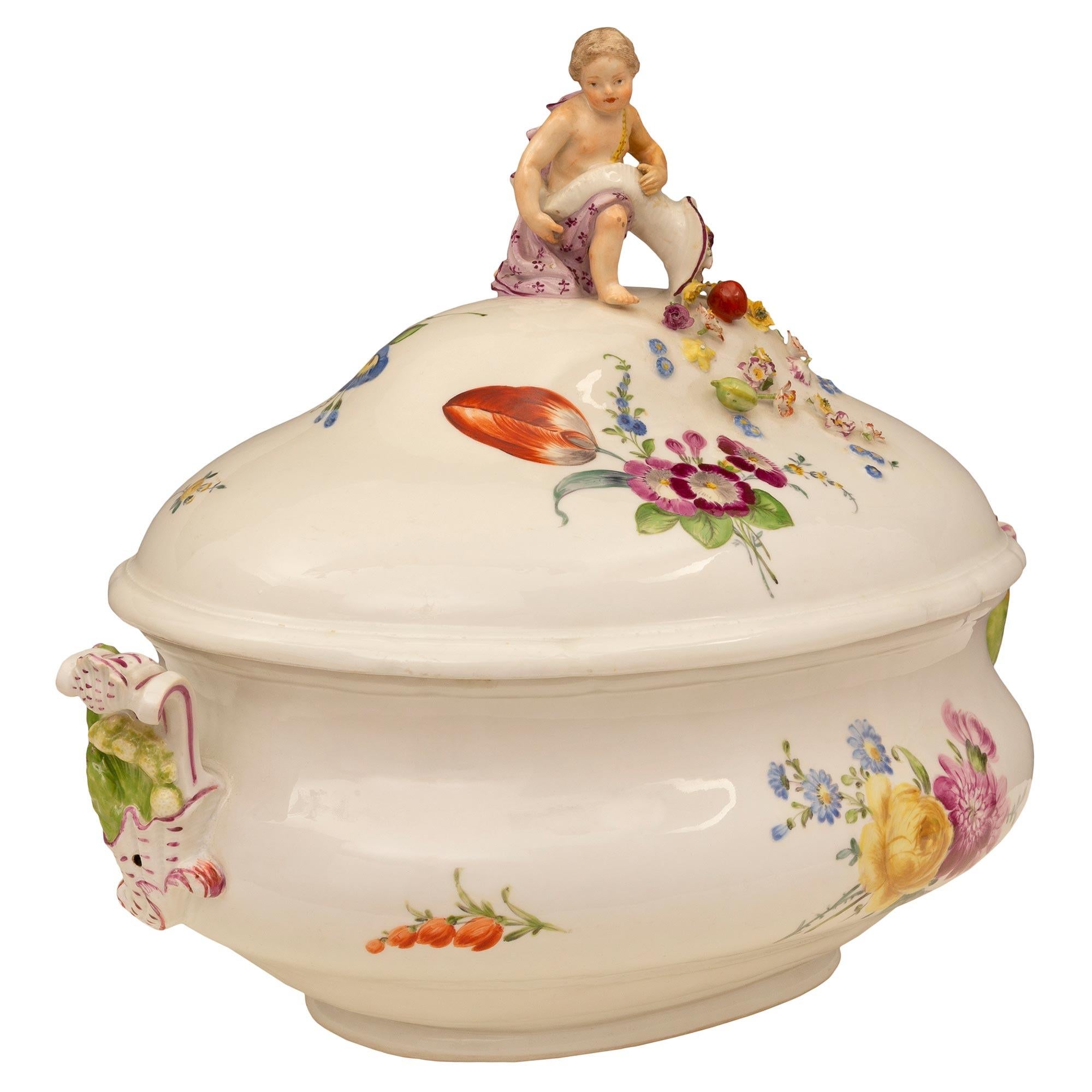 Sopera alemana con tapa de porcelana de Meissen del siglo XIX Alemán en venta