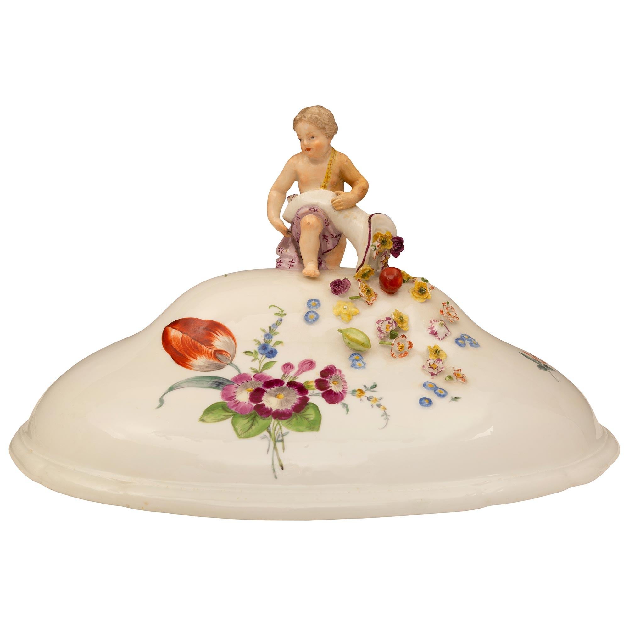 Sopera alemana con tapa de porcelana de Meissen del siglo XIX en venta 4