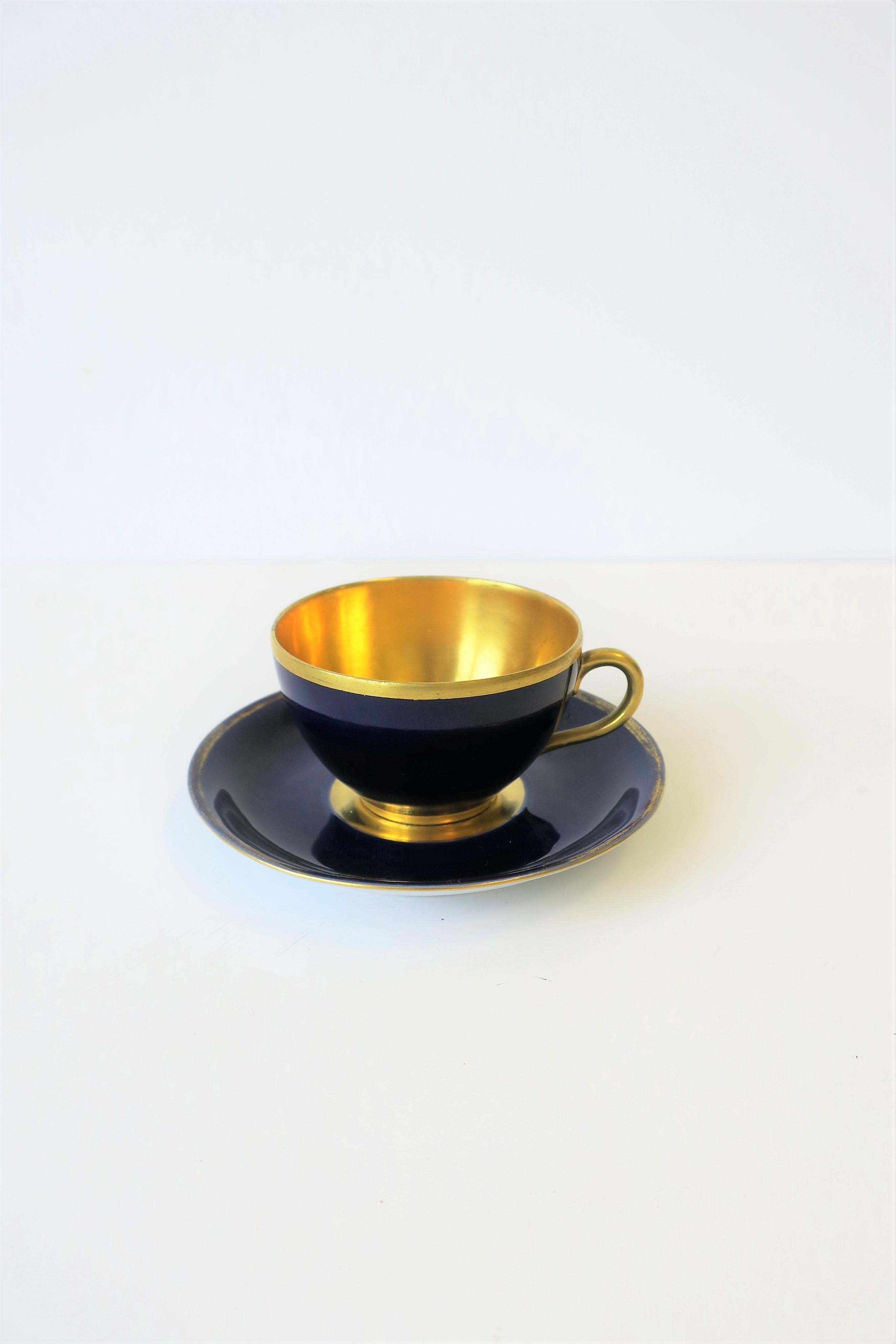 German 22-Karat Gold & Dark Blue Porcelain Espresso Coffee or Tea Demitasse Cup In Good Condition In New York, NY