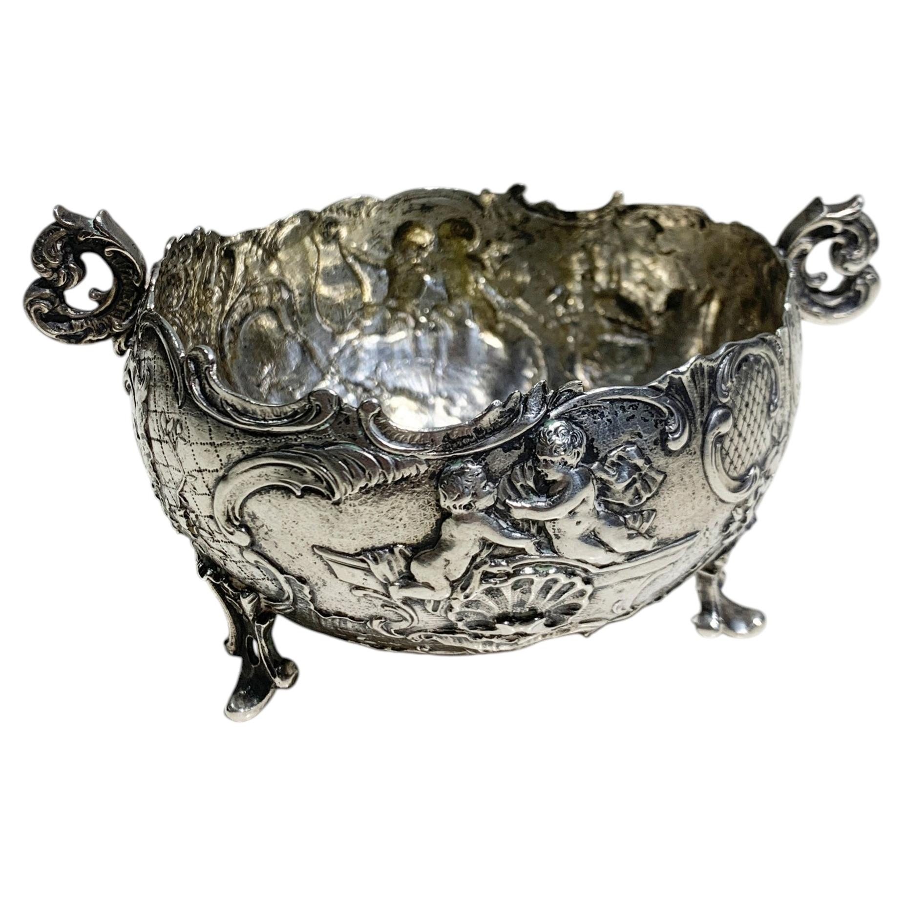 German 800 Solid Silver Neo Rococo Sugar Bowl with Putti motifs, circa 1900 For Sale