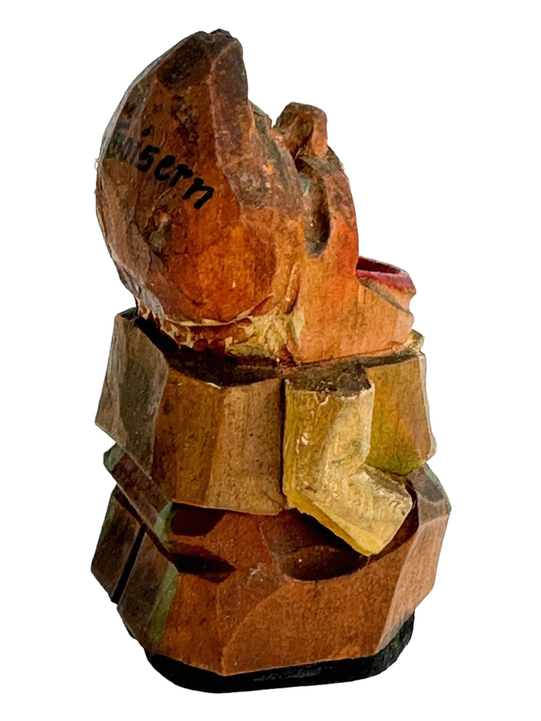 Sculpté à la main Porte-dents de guerre allemand ANRI en bois sculpté, vintage des années 1920 en vente