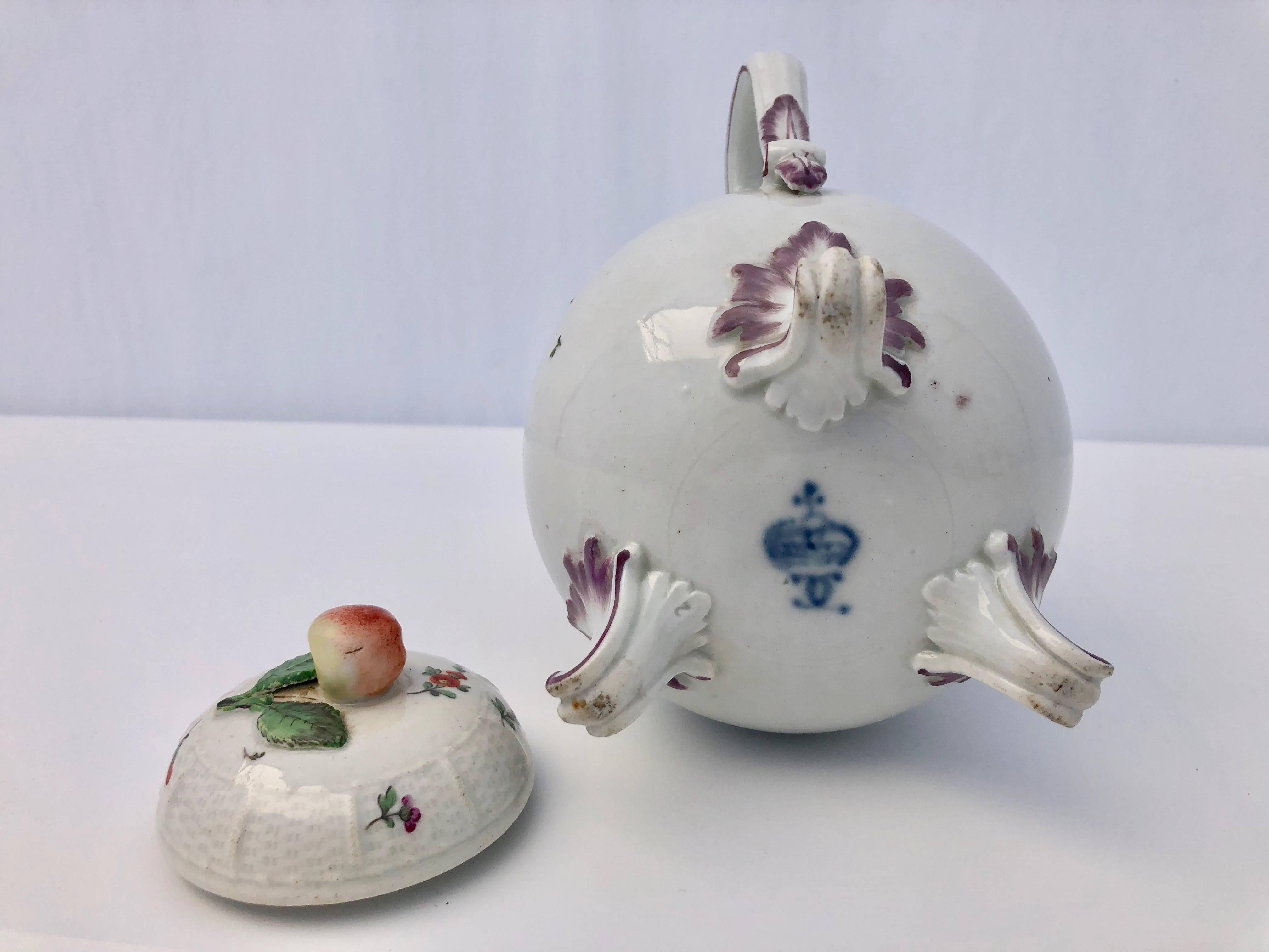 18th Century German Louisbourg Faïence Tea Pot with Flower motif and Apple on the Top, 1800s