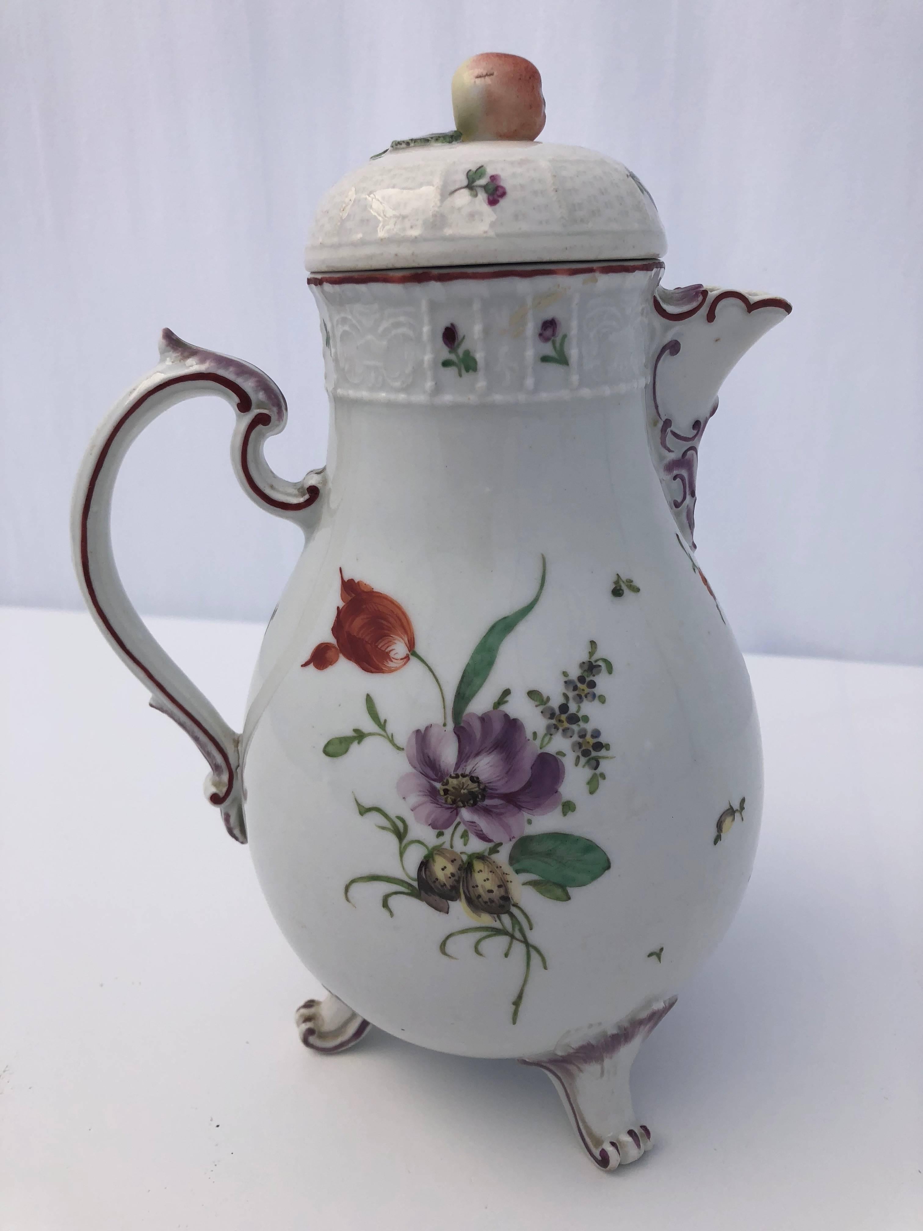 German Louisbourg Faïence Tea Pot with Flower motif and Apple on the Top, 1800s 1