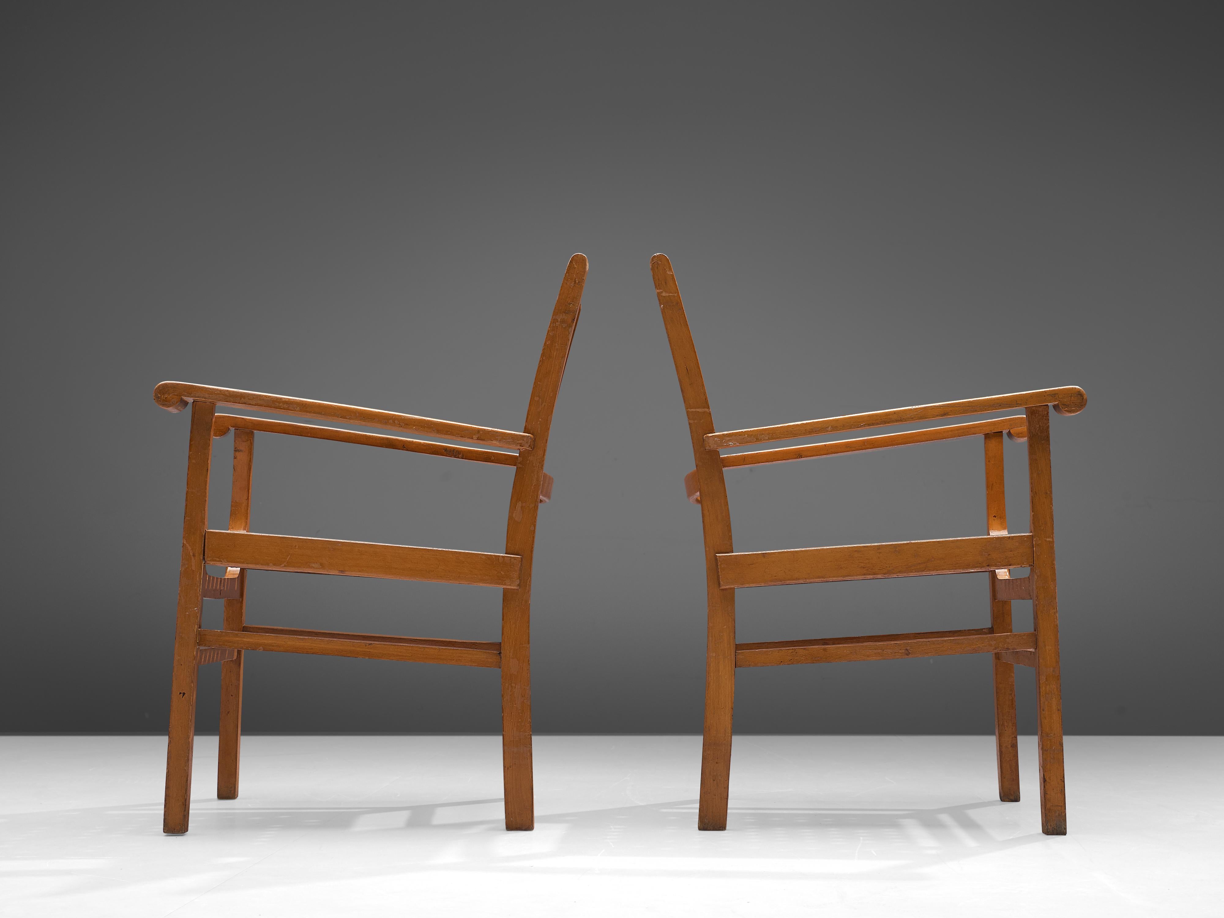Paar Sessel mit geometrischer Sitzfläche und Rückenlehne aus Holz (Buchenholz) im Angebot