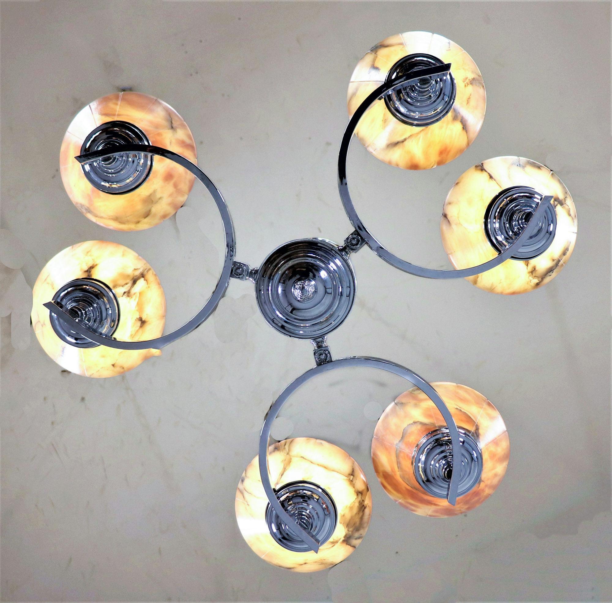 Lampadario tedesco Art Deco in alabastro e cromo In condizioni buone in vendita a Chicago, IL