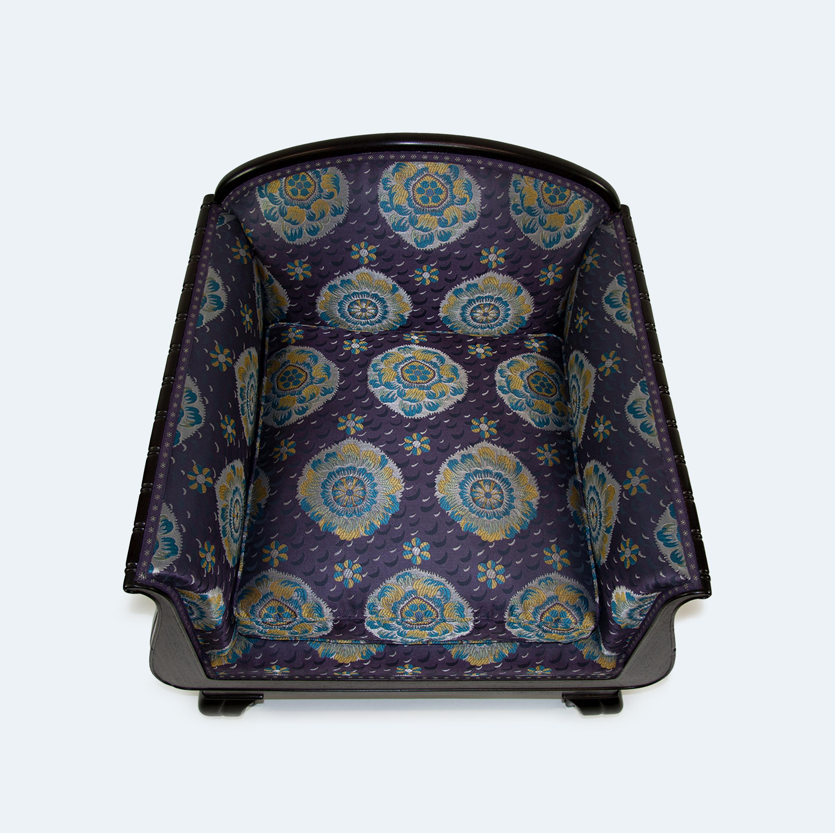 Step into the world of early German Art Deco with this exceptional armchair by the renowned designer Peter Behrens. A striking example of Behrens’ comprehensive design work, this armchair offers a glimpse into the sophisticated design language he