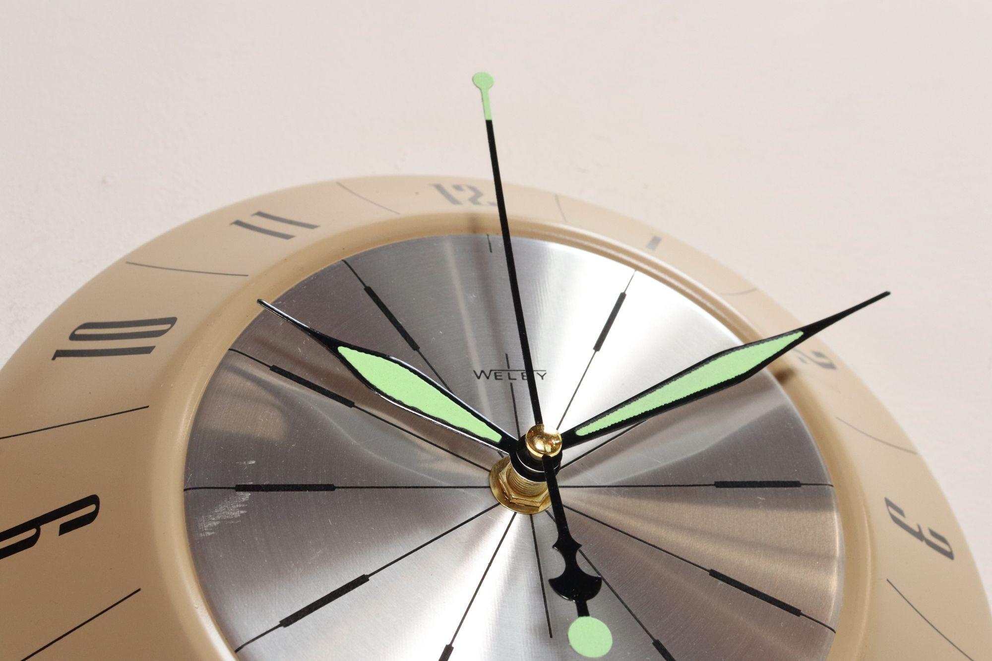 Orologio da parete tedesco Art&Deco beige con cifre nere di Welby in vendita 3