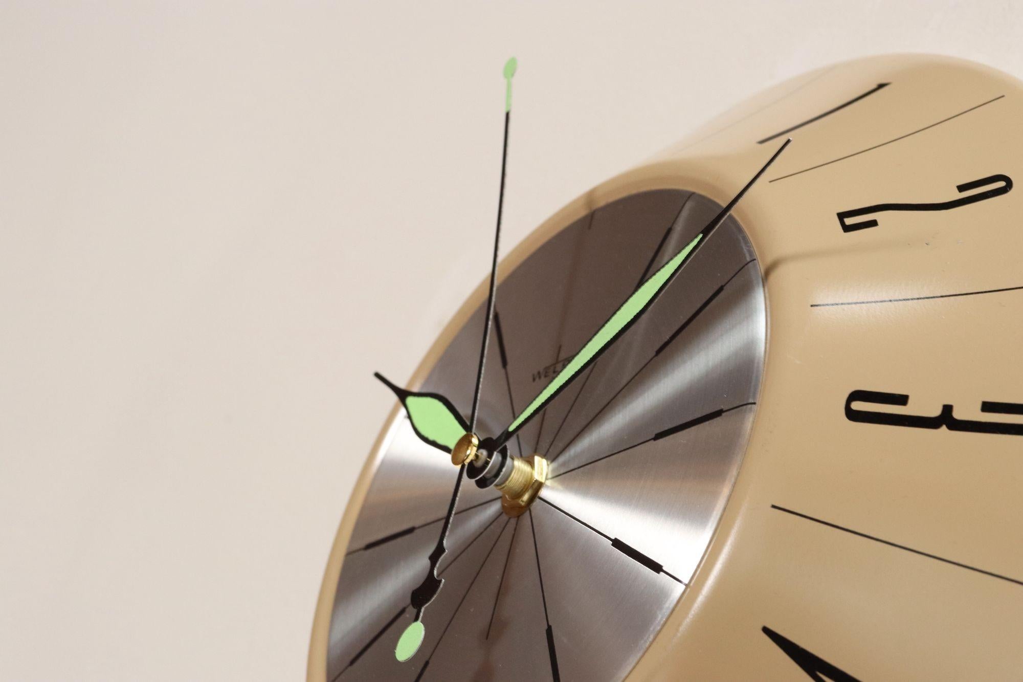 Orologio da parete tedesco Art&Deco beige con cifre nere di Welby in vendita 4