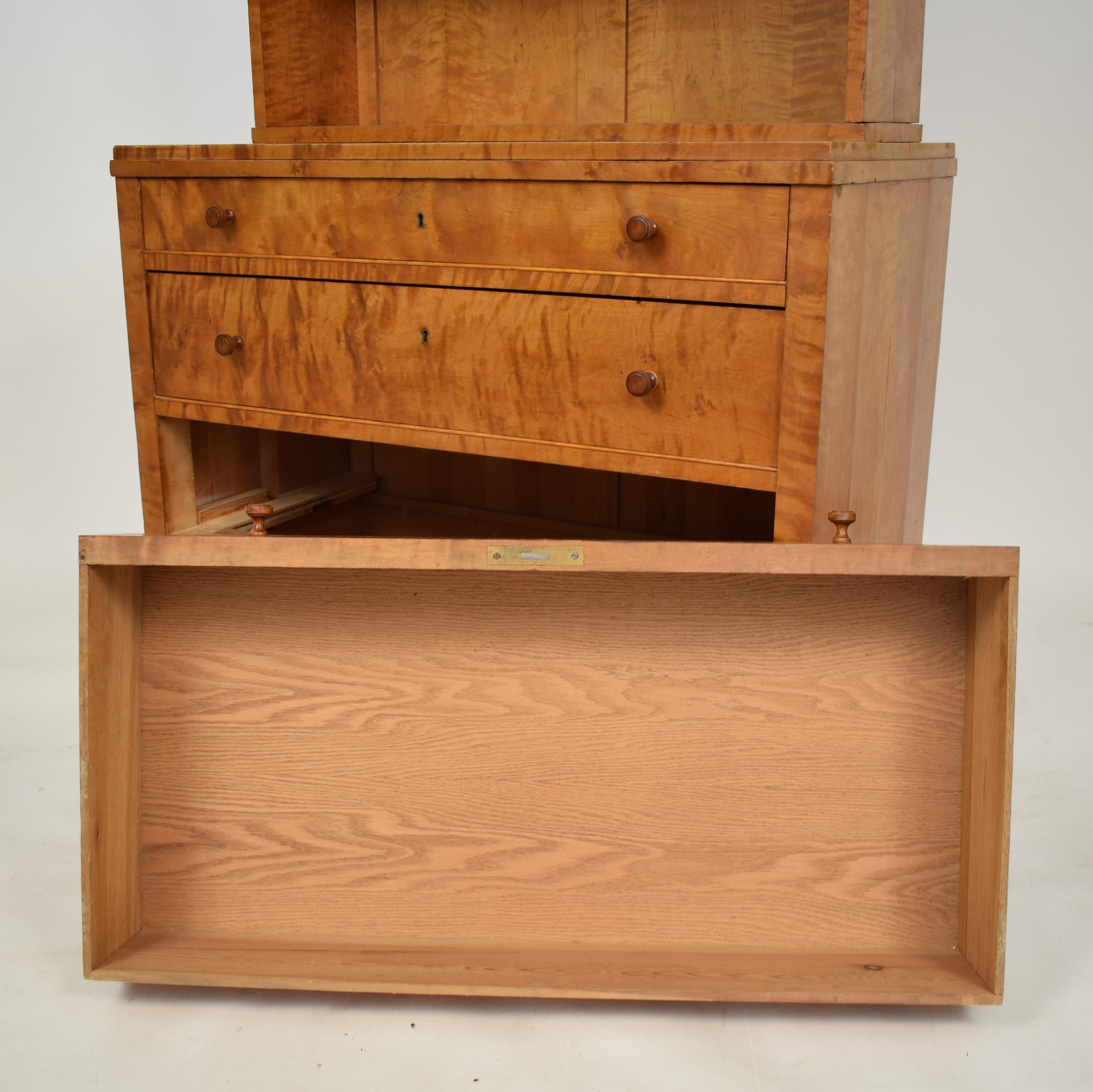 German Art Deco Bookcase or Chest of Drawers in Light Brown Birch, circa 1930 12