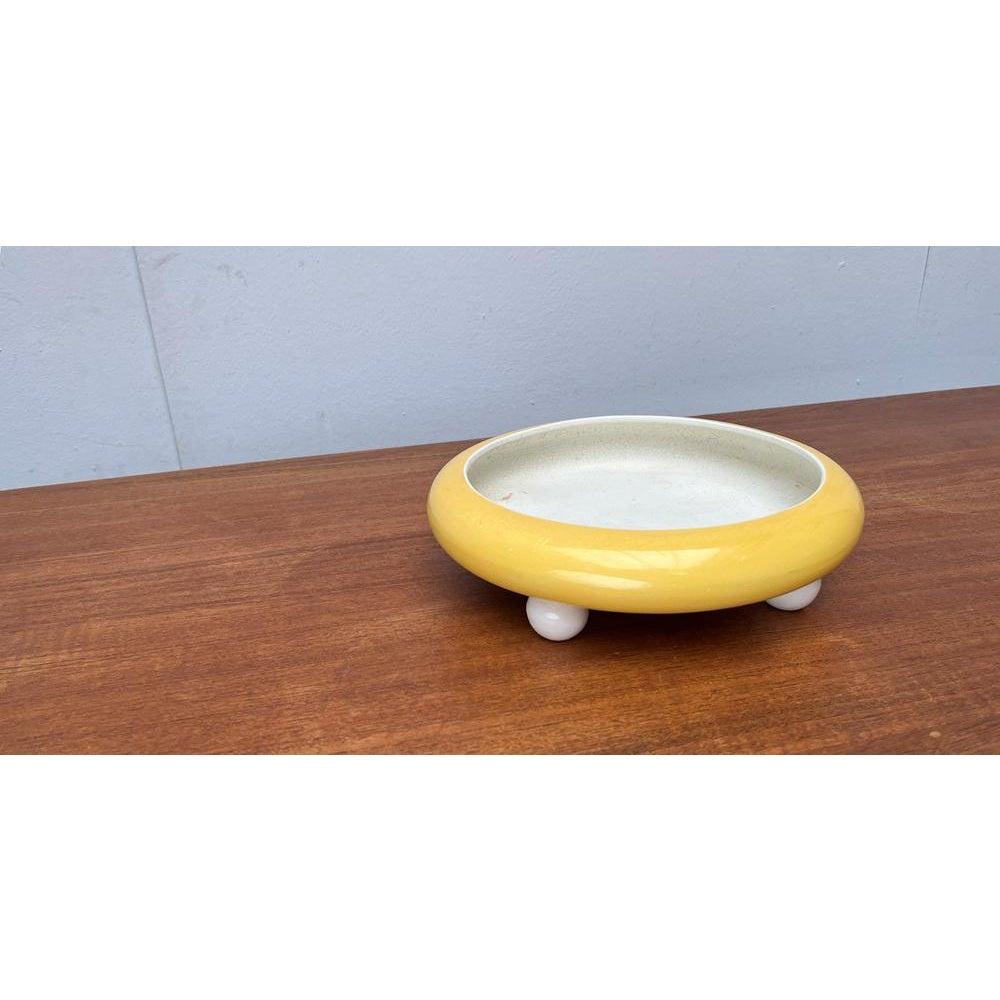 German Art Deco Bowl from Roesler Keramik, in Very Good conditions. Designed 1920 to 1949 This piece has an attribution mark.

Additional information:
Materials: Ceramic
Color: Ivory
Country of Origin: Germany
Item Type: Vintage, Antique or