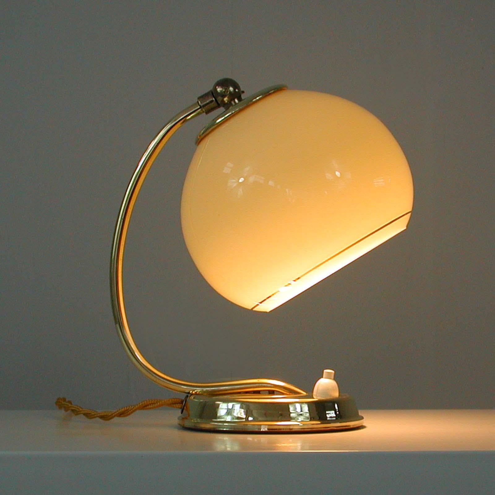 German Art Deco Brass & Opaline Table Lamp, 1930s In Good Condition In NUEMBRECHT, NRW
