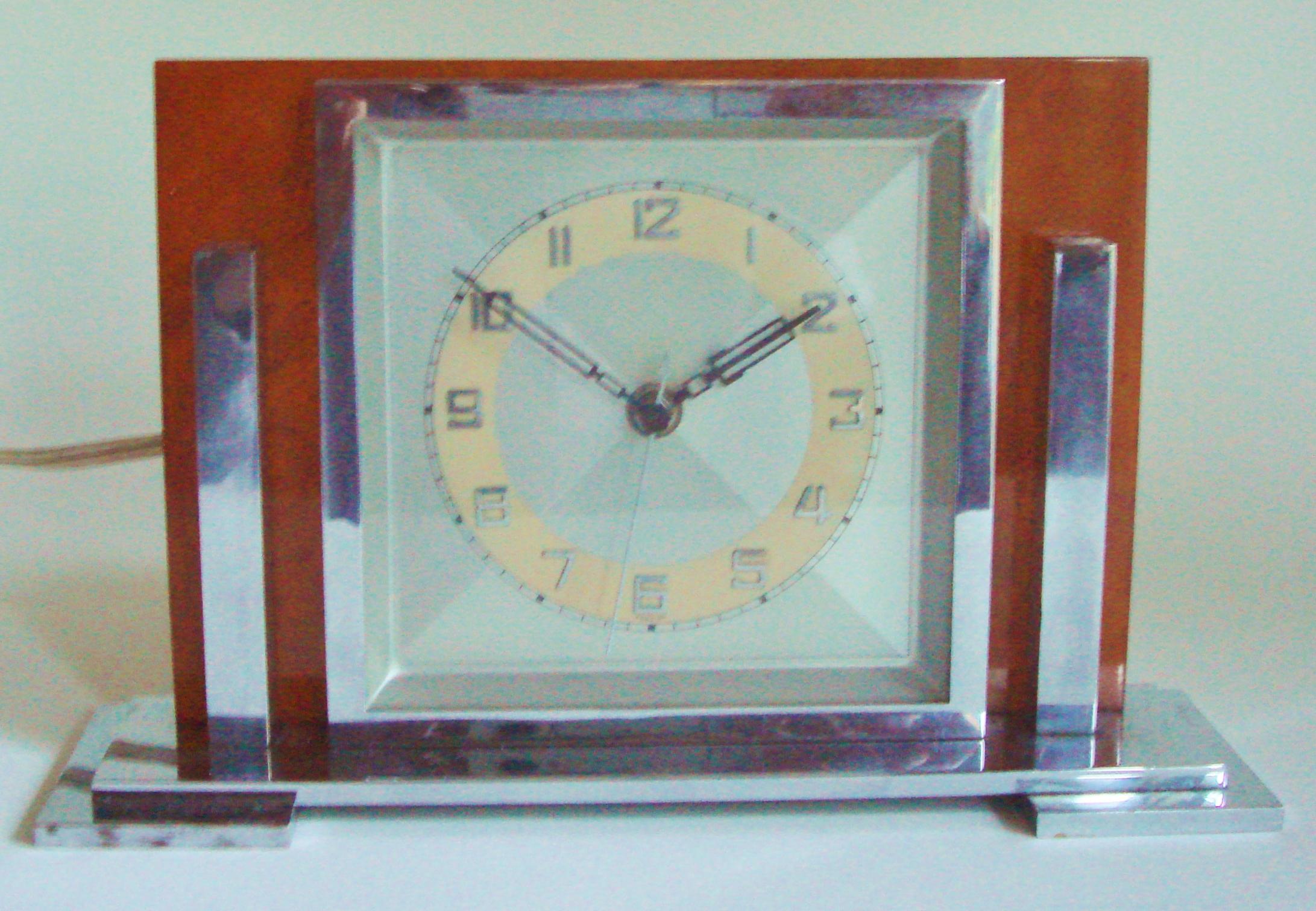 Molded German Art Deco Chrome and Butterscotch Marbled Bakelite Electric Desk Clock