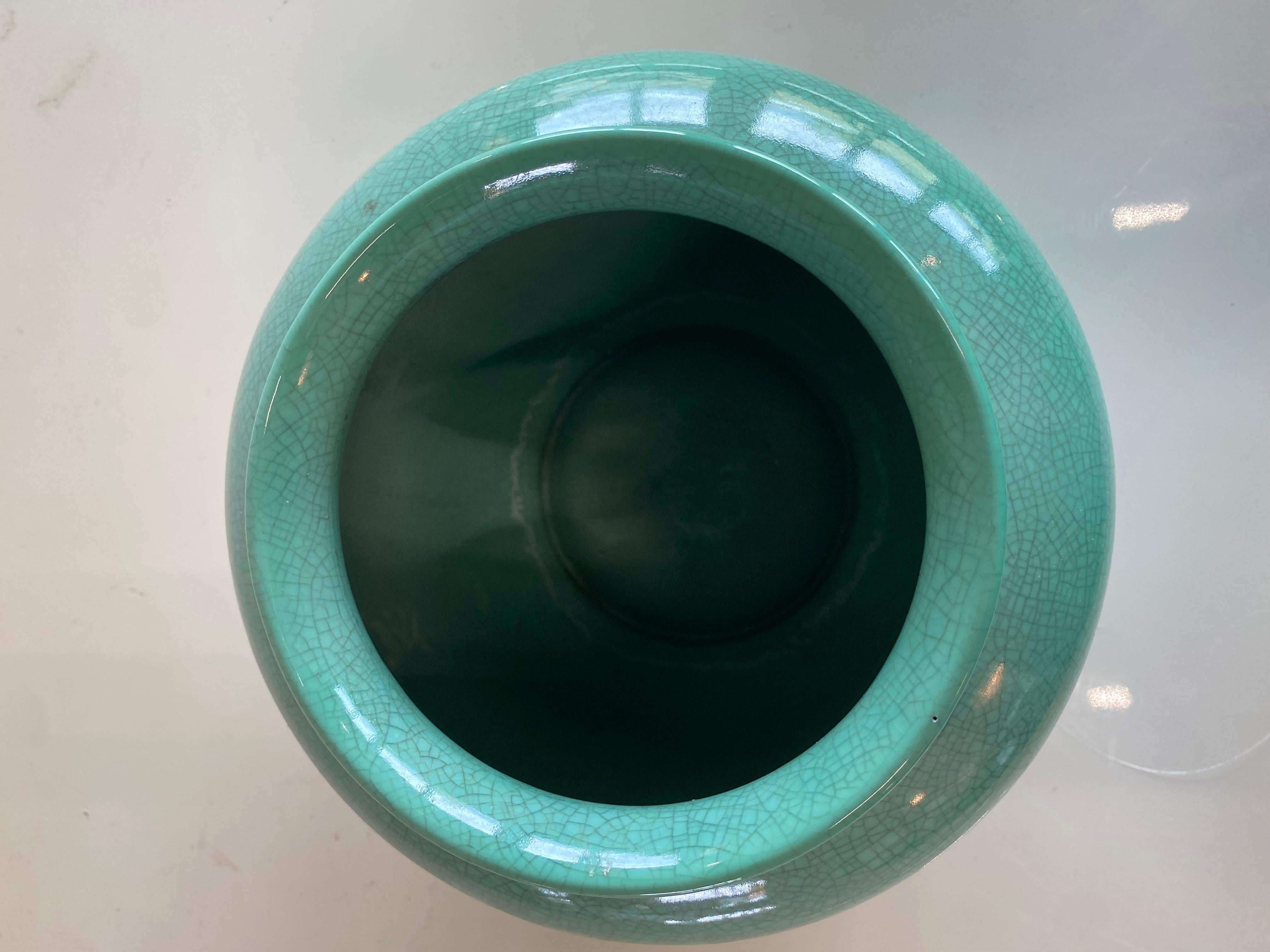 Deutsche Keramikvase im Art déco-Stil, hellgrün (Frühes 20. Jahrhundert) im Angebot
