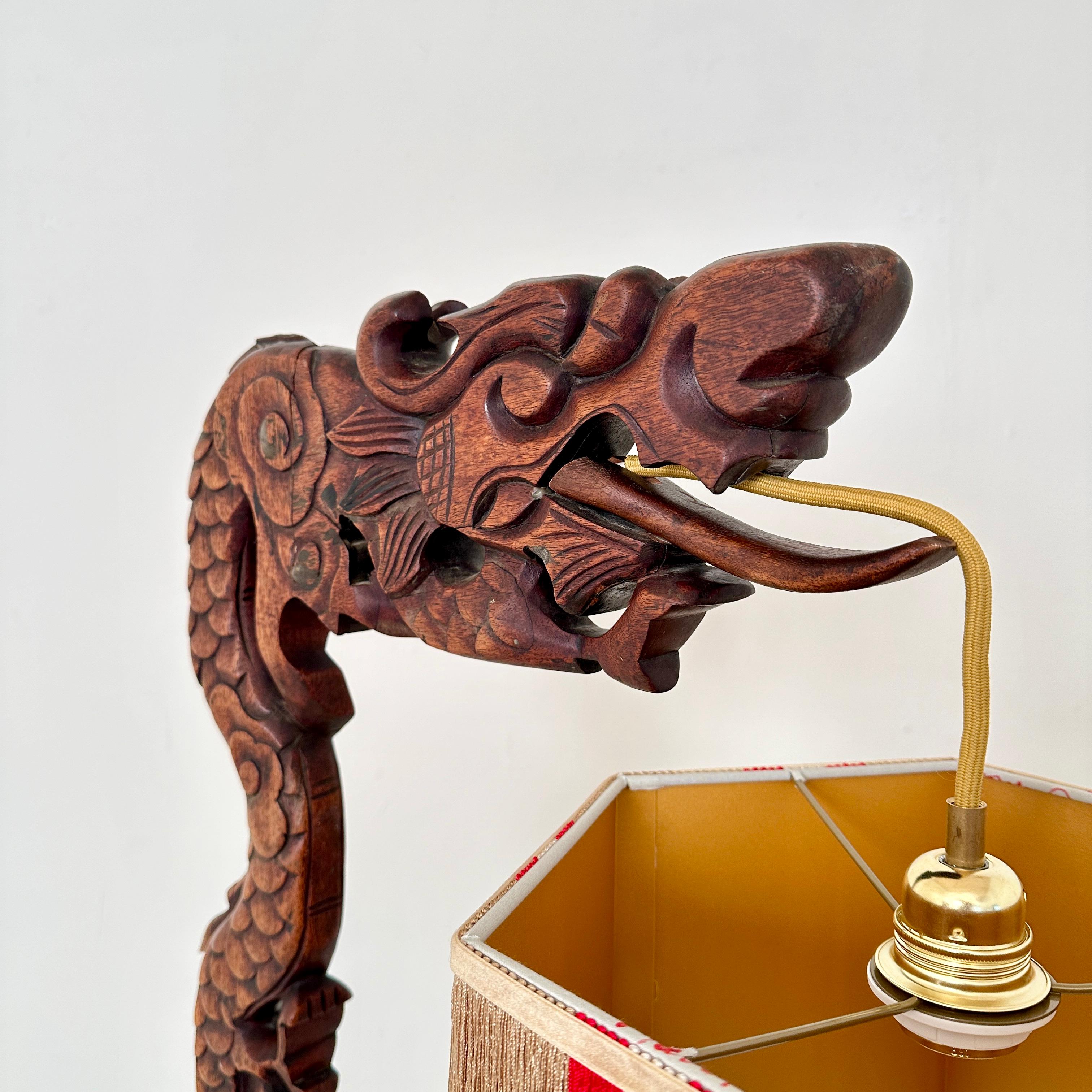 German Art Deco Floor Lamp in the Shape of a Dragon, carved with lampshade, 1920 For Sale 2