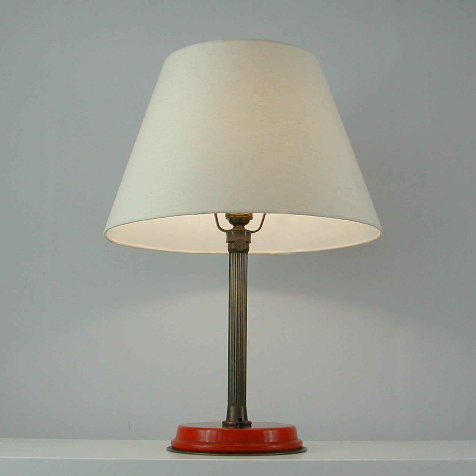 German Art Deco Height Adjustable Bronzed Brass and Bakelite Table Lamp, 1930s For Sale 7