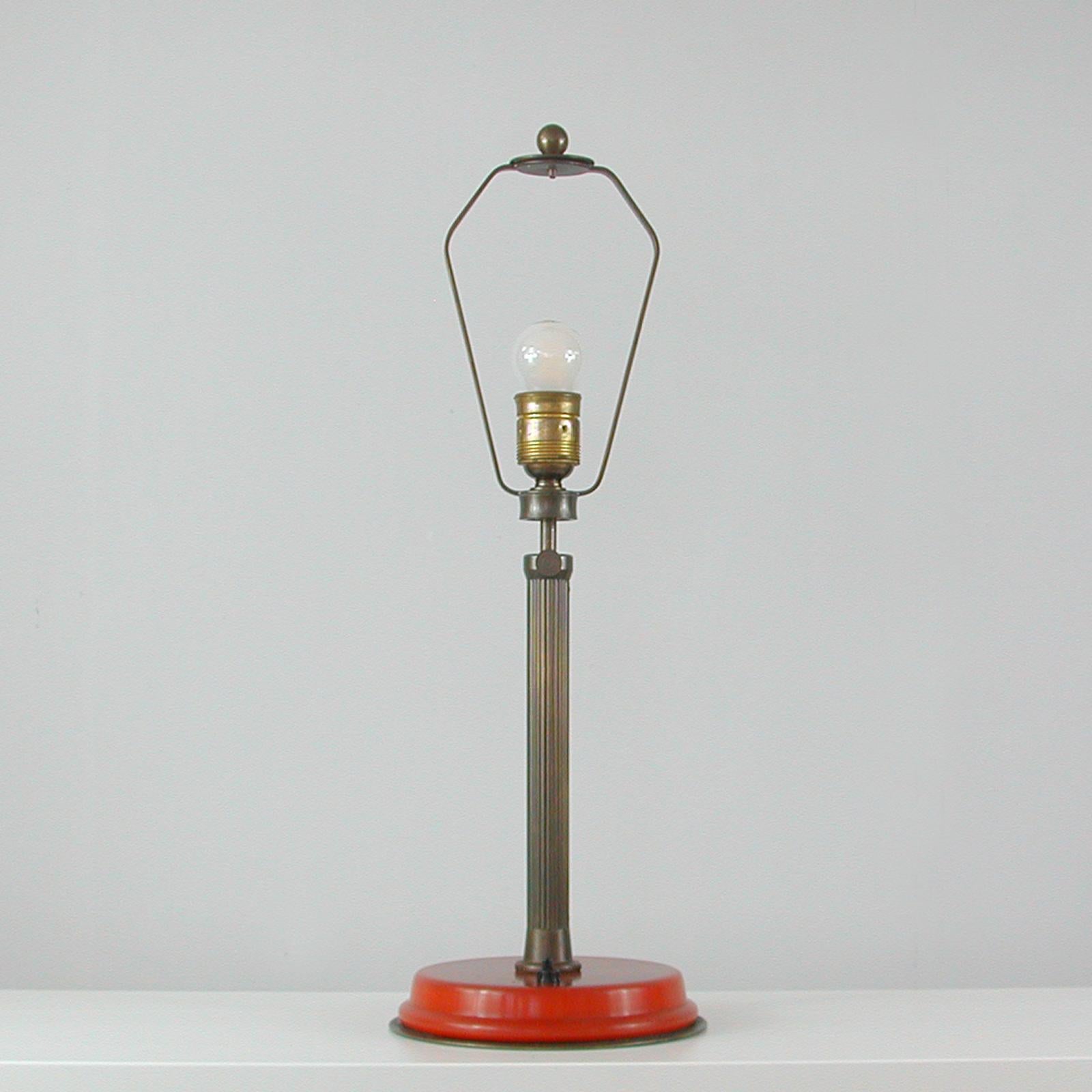 German Art Deco Height Adjustable Bronzed Brass and Bakelite Table Lamp, 1930s For Sale 11