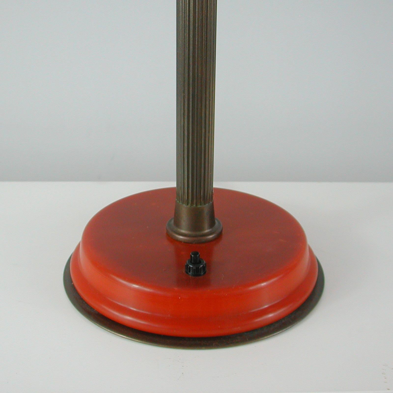 German Art Deco Height Adjustable Bronzed Brass and Bakelite Table Lamp, 1930s For Sale 4