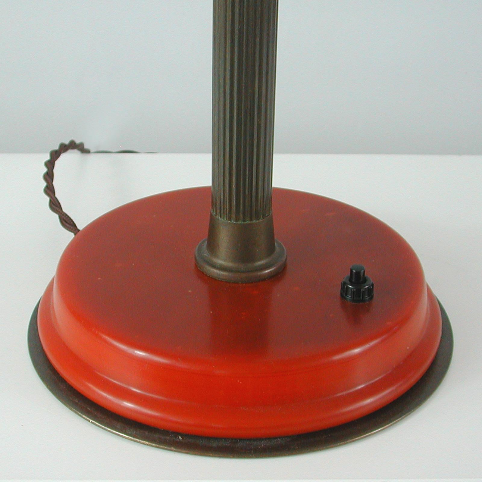 German Art Deco Height Adjustable Bronzed Brass and Bakelite Table Lamp, 1930s For Sale 5