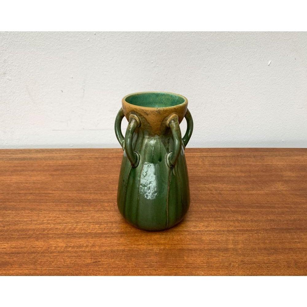 Vaso tedesco Art Deco Jugendstil, anni '30, in ottime condizioni. Progettato dal 1920 al 1949.

Informazioni aggiuntive:
Materiale: Ceramica
Colore: marrone
Paese di origine: Germania
Tipo di articolo: Vintage, Antico o Pre-owned
Diametro: 5,12ʺL ×
