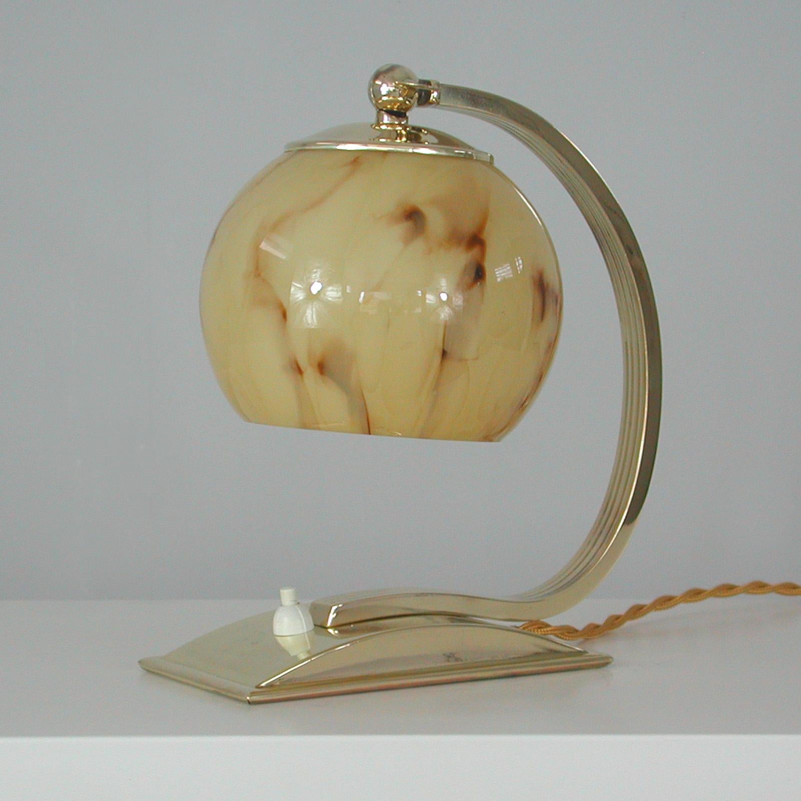 German Art Deco Marbled Opaline Glass & Brass Table Lamp, 1930s In Good Condition For Sale In NUEMBRECHT, NRW