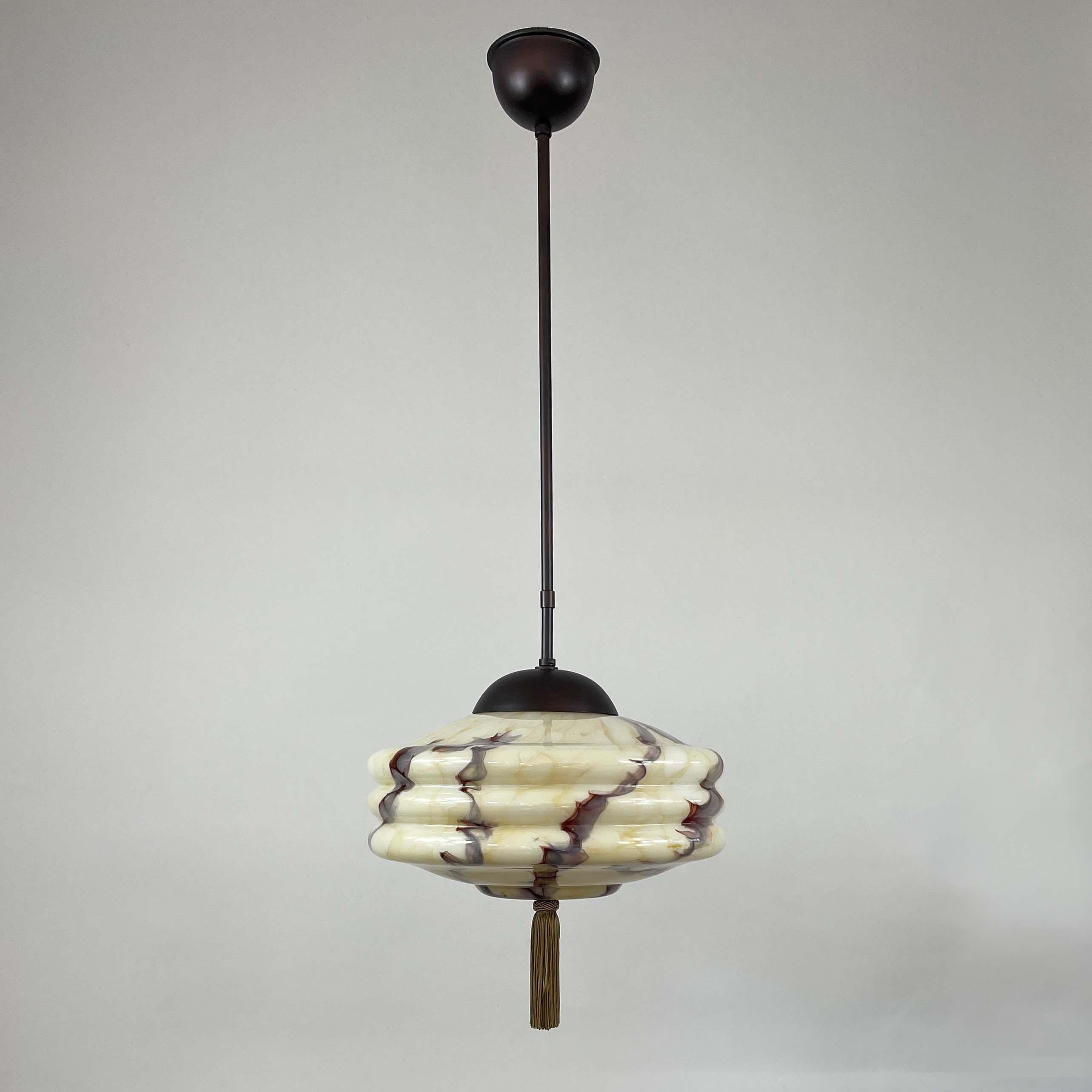 German Art Deco Marbled Opaline Glass & Bronzed Brass Pendant, 1920s to 1930s In Good Condition In NUEMBRECHT, NRW