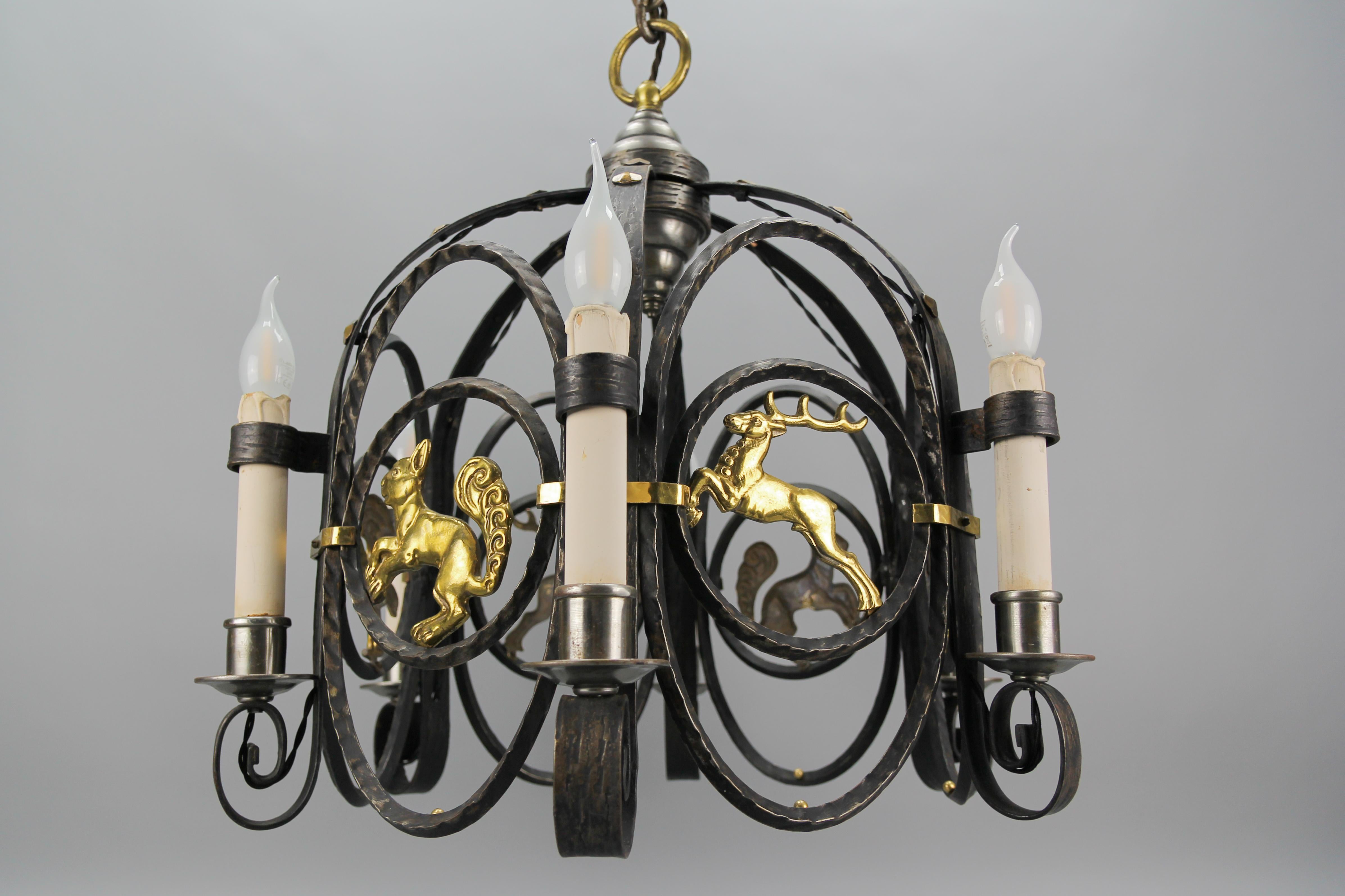German Art Deco Nine-Light Wrought Iron and Brass Chandelier with Animals, 1920s For Sale 4