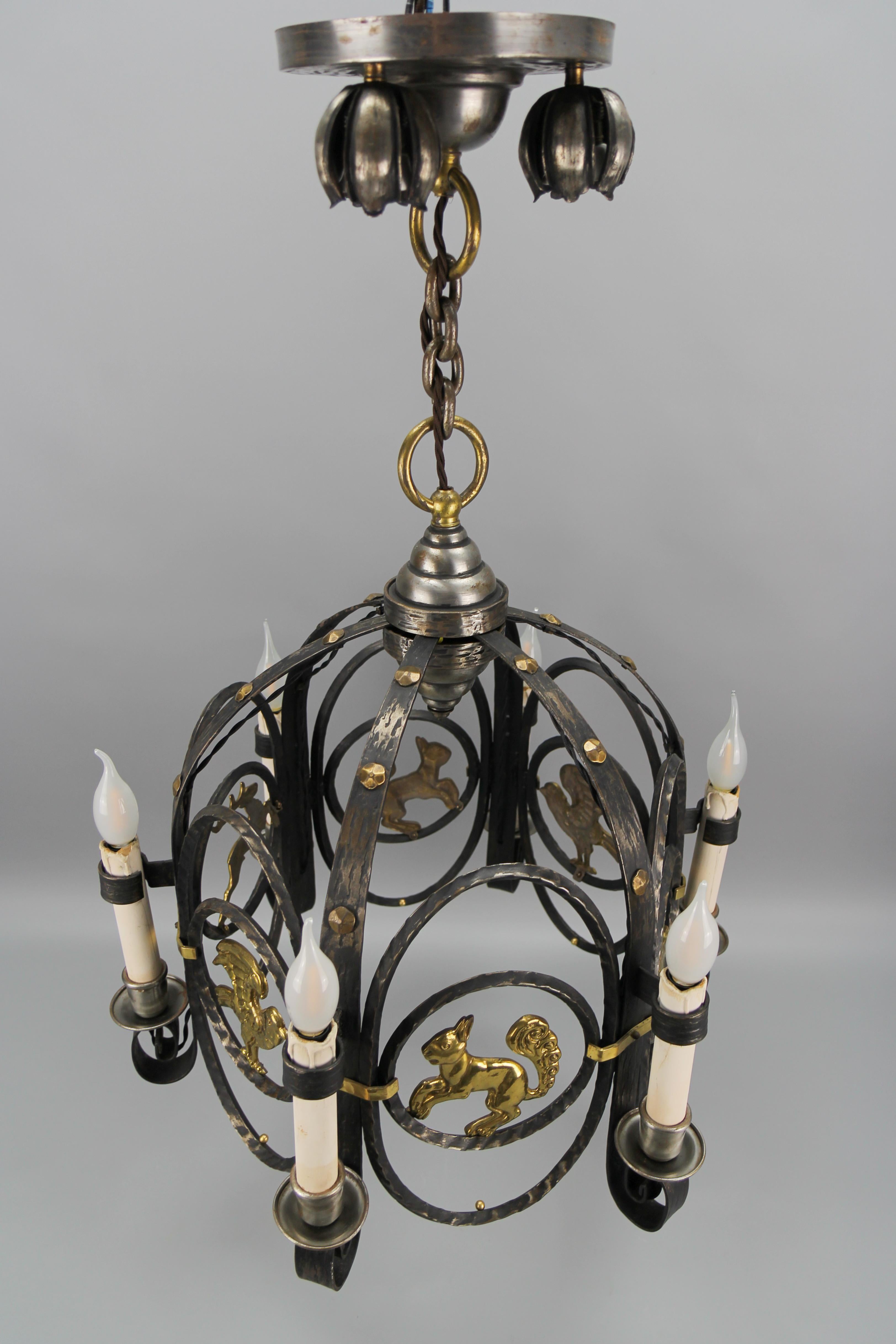 German Art Deco Nine-Light Wrought Iron and Brass Chandelier with Animals, 1920s For Sale 7