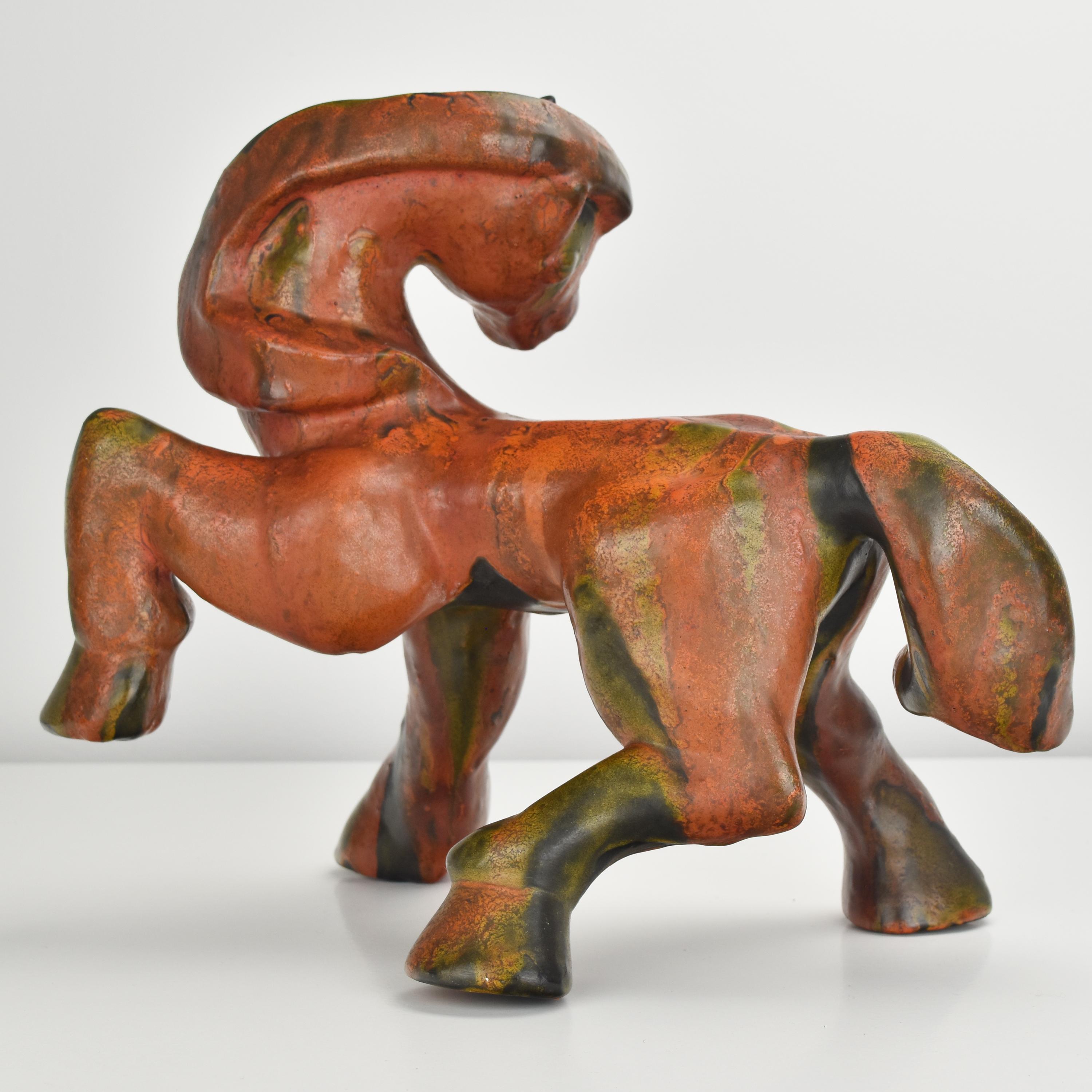 Milieu du XXe siècle Figurine de cheval sculptée en céramique Art déco allemande d'après Franz Marc en vente