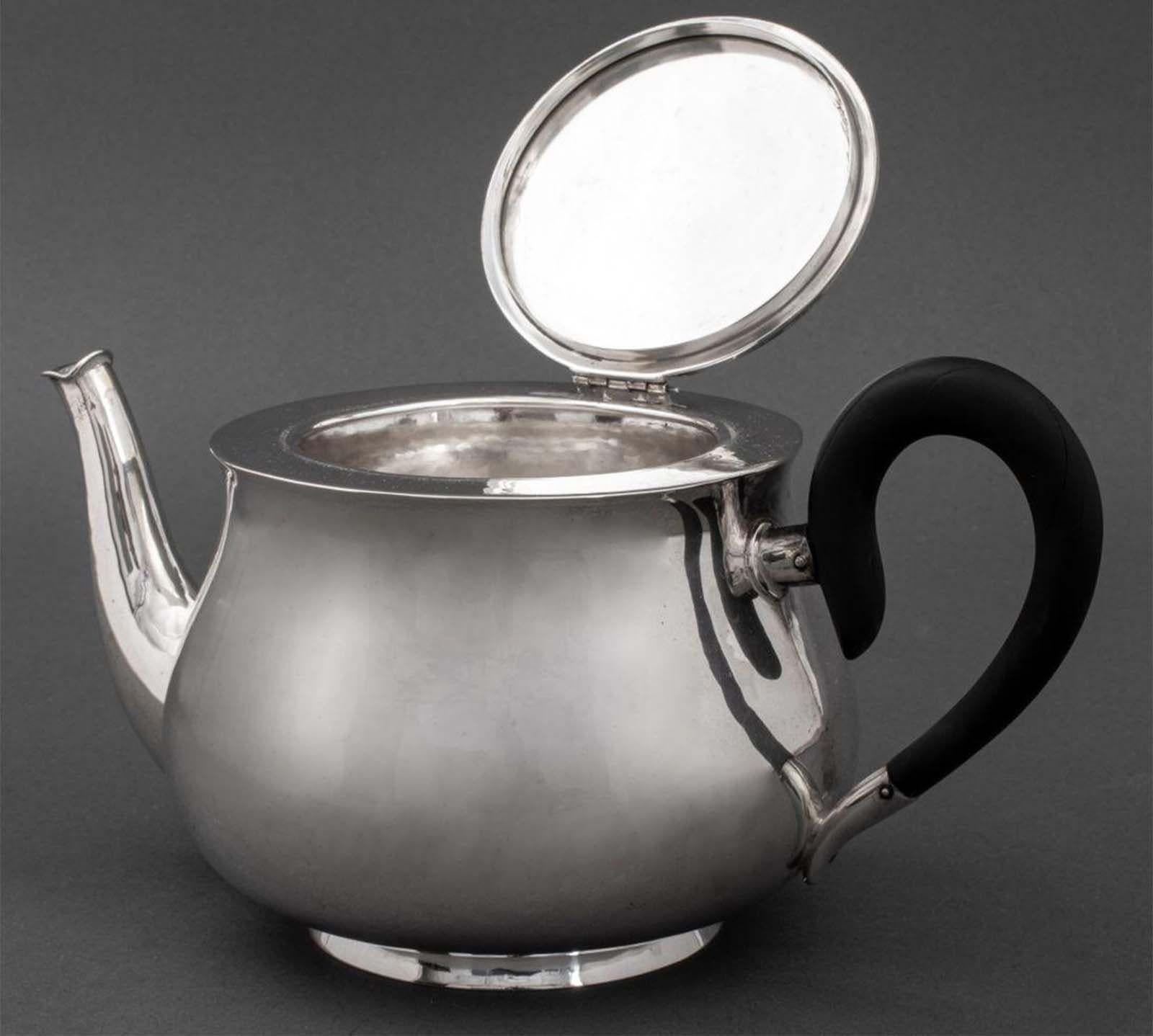 Early 20th Century German Art Deco Silver Tea & Coffee Set by Handarbeit For Sale