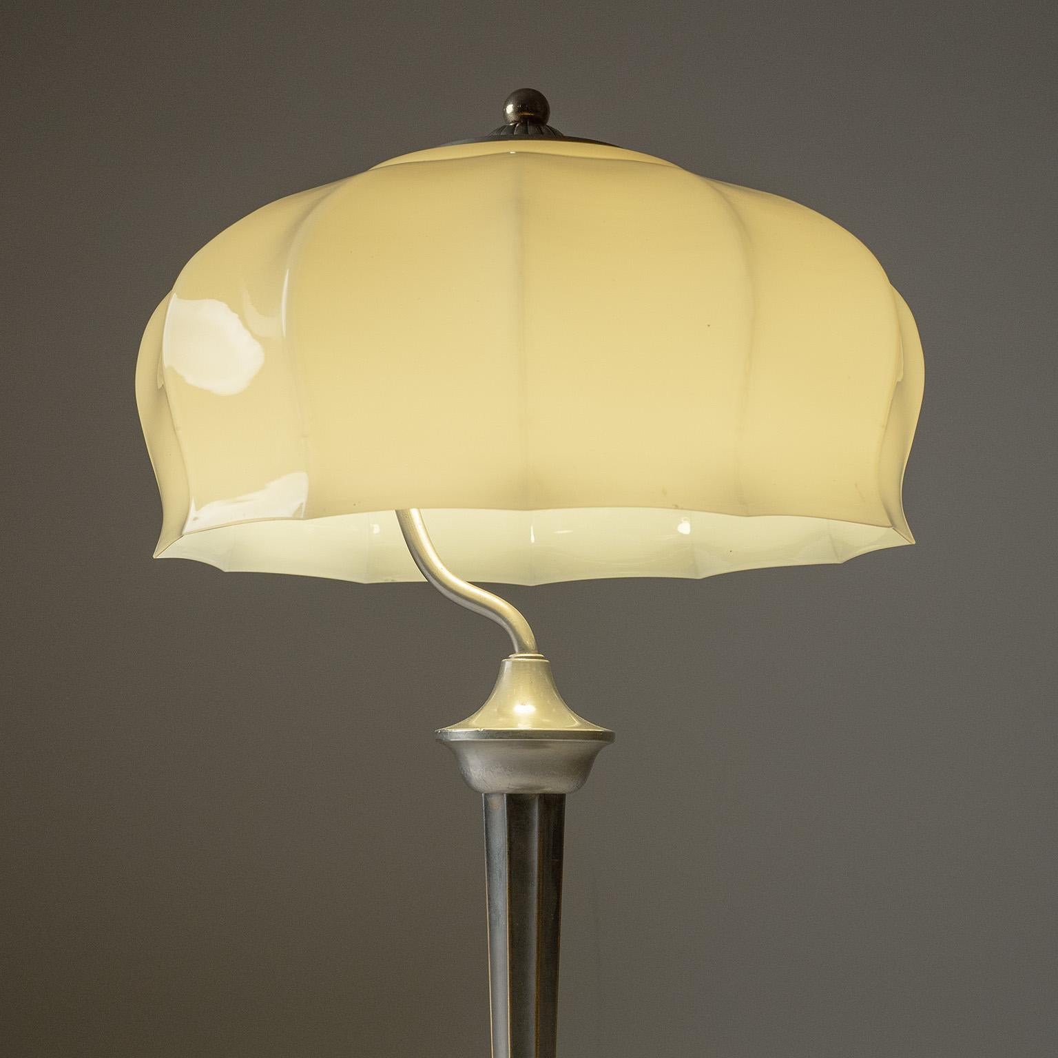 German Art Deco Table Lamp, 1930s In Good Condition For Sale In Vienna, AT