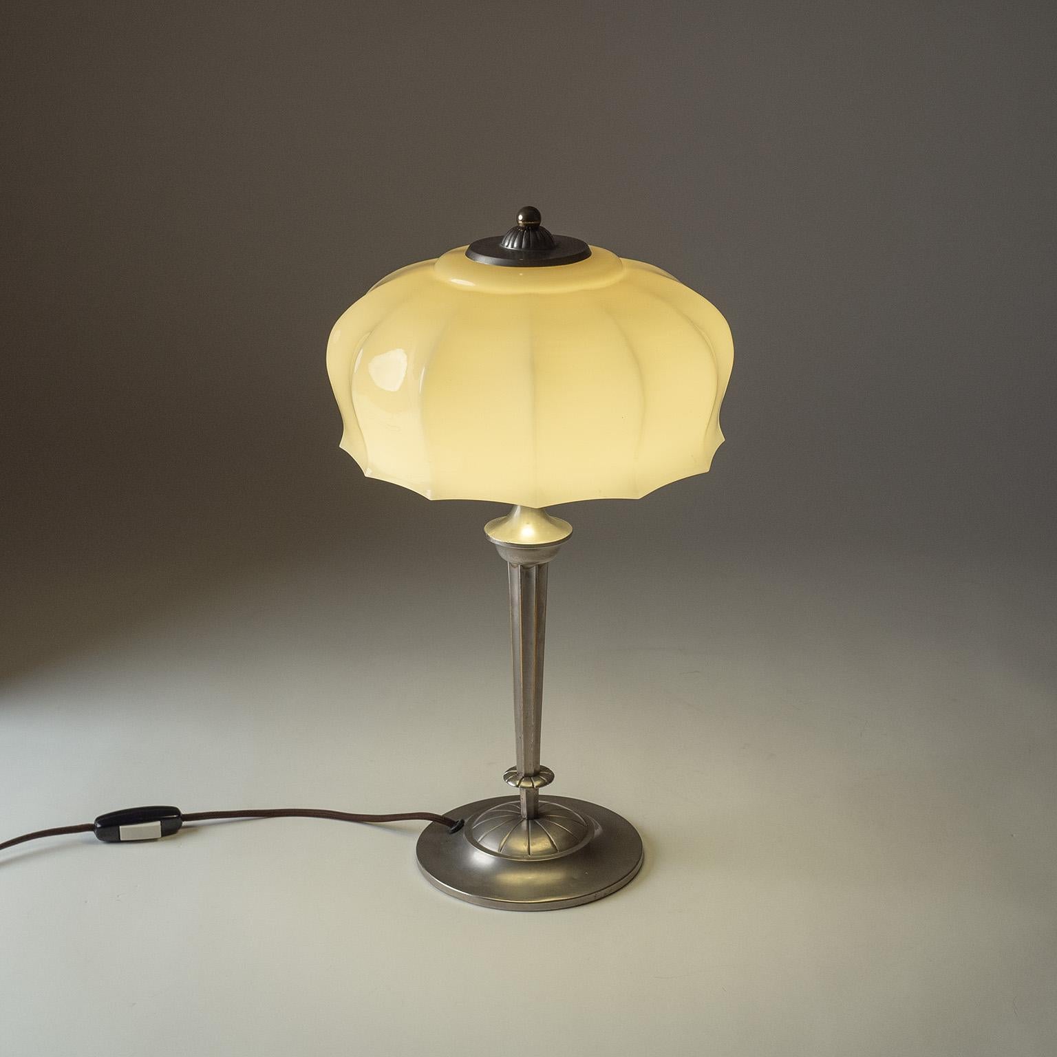 Mid-20th Century German Art Deco Table Lamp, 1930s For Sale
