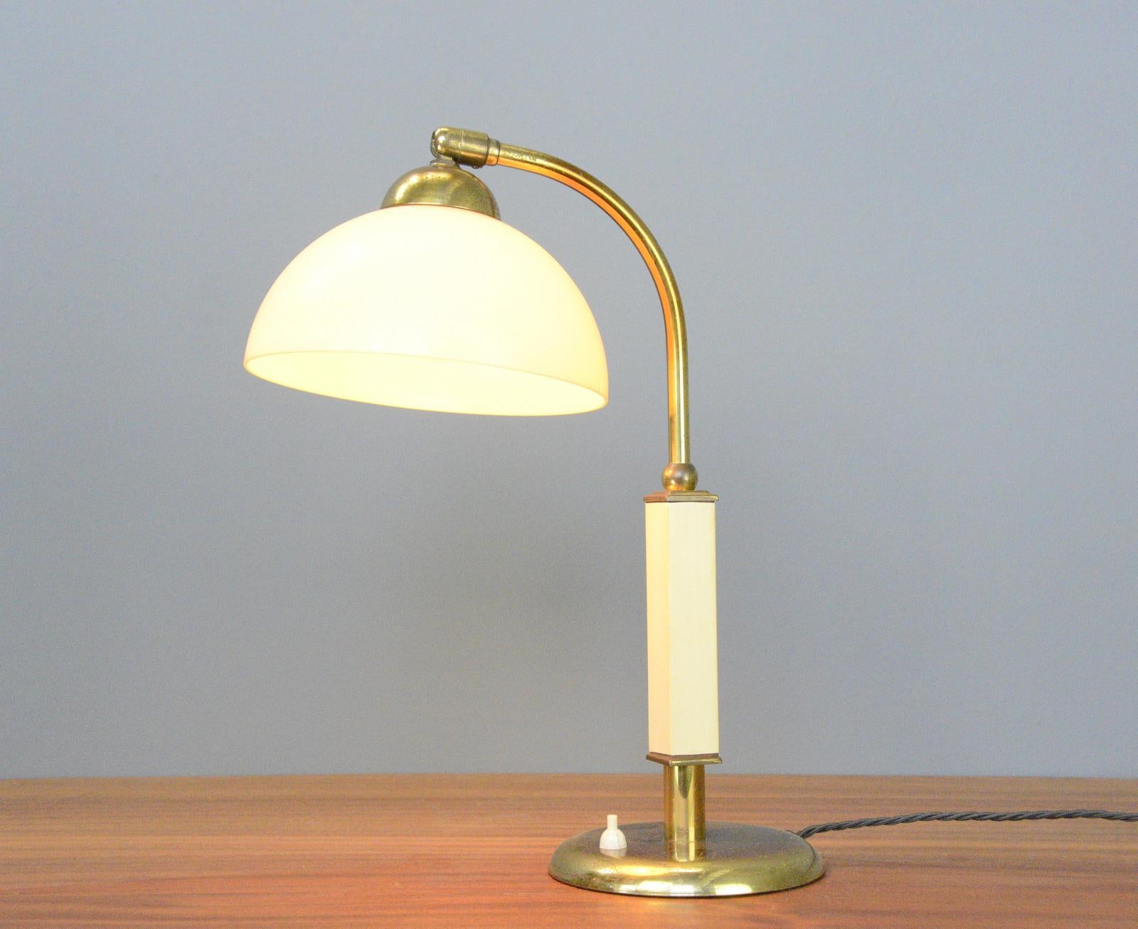 Bakélite Lampe de table Art déco allemande, circa années 1920 en vente