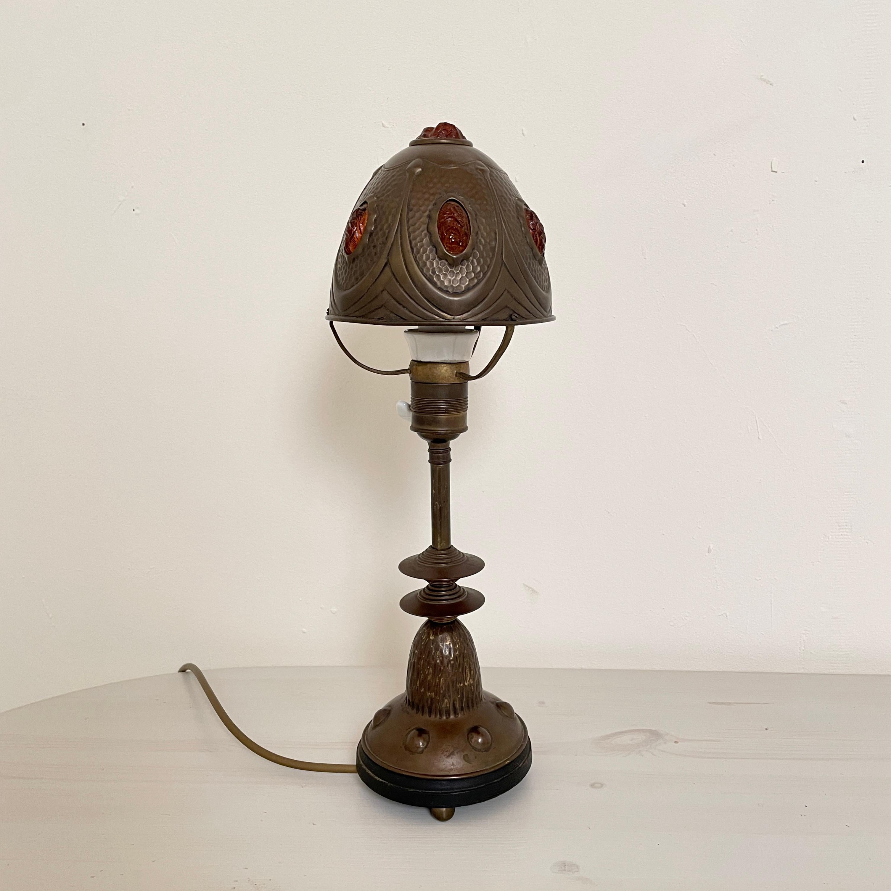Mid-20th Century German Art Deco Table Lamp in Brass and colored Glass, around 1930 For Sale