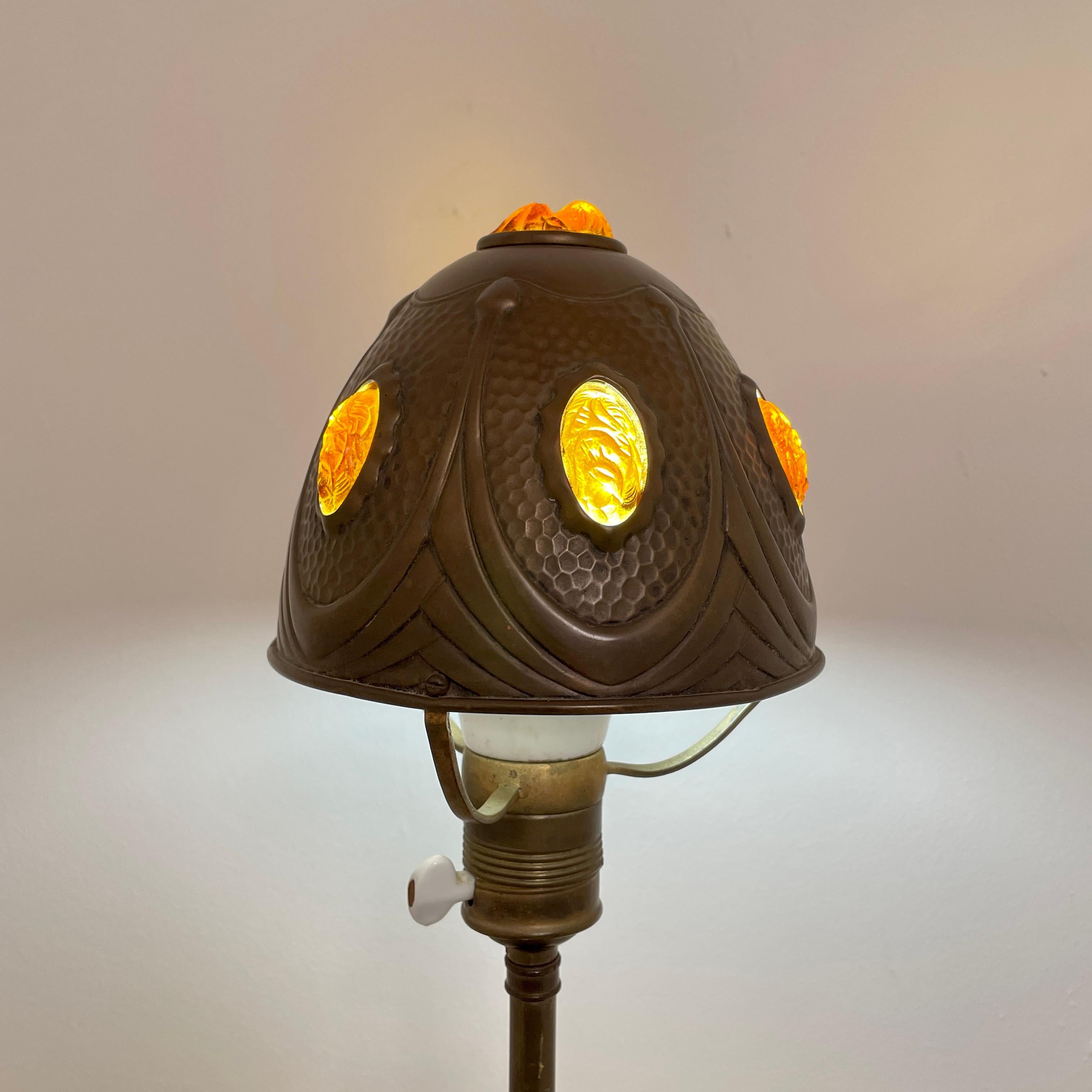 German Art Deco Table Lamp in Brass and colored Glass, around 1930 For Sale 2