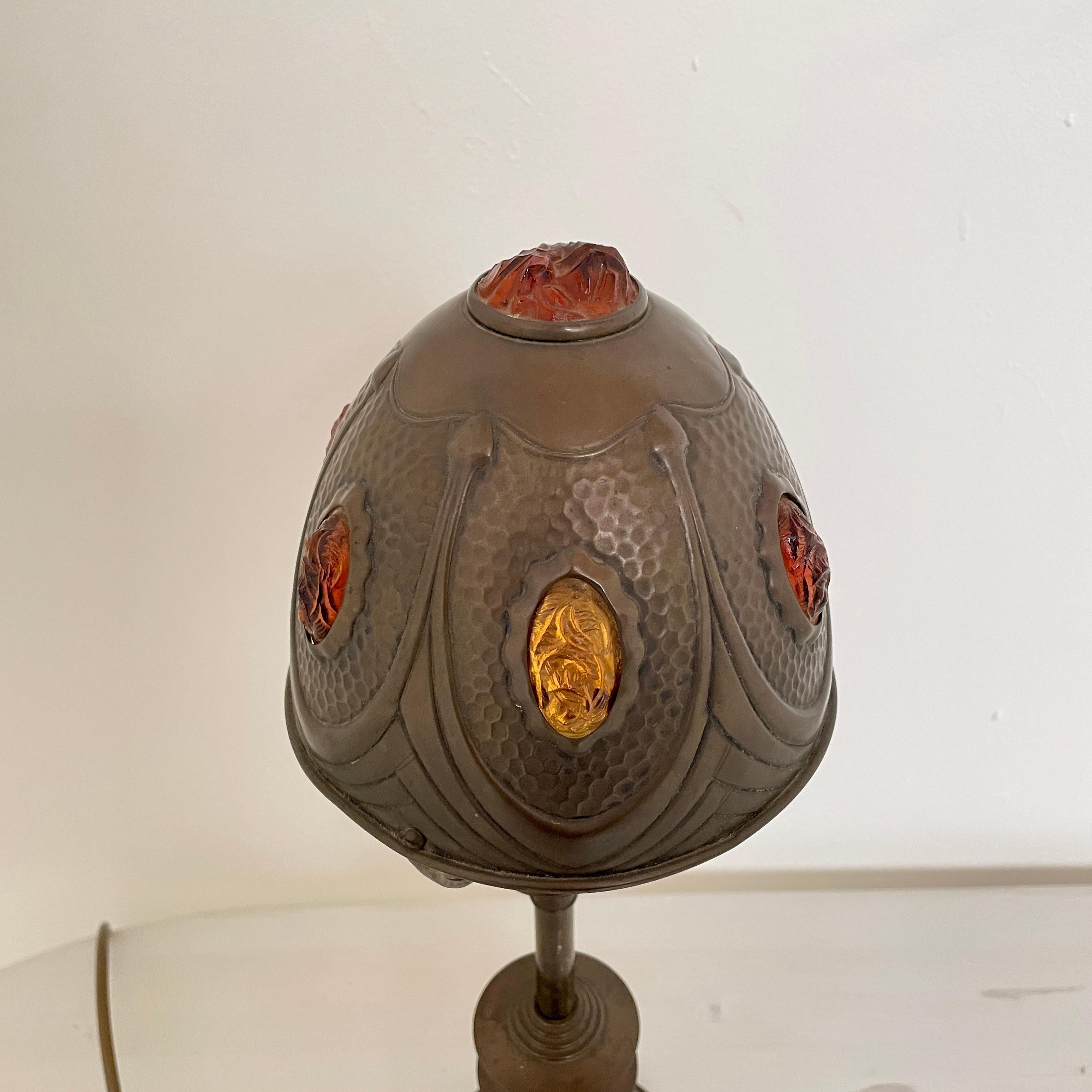 German Art Deco Table Lamp in Brass and colored Glass, around 1930 For Sale 3