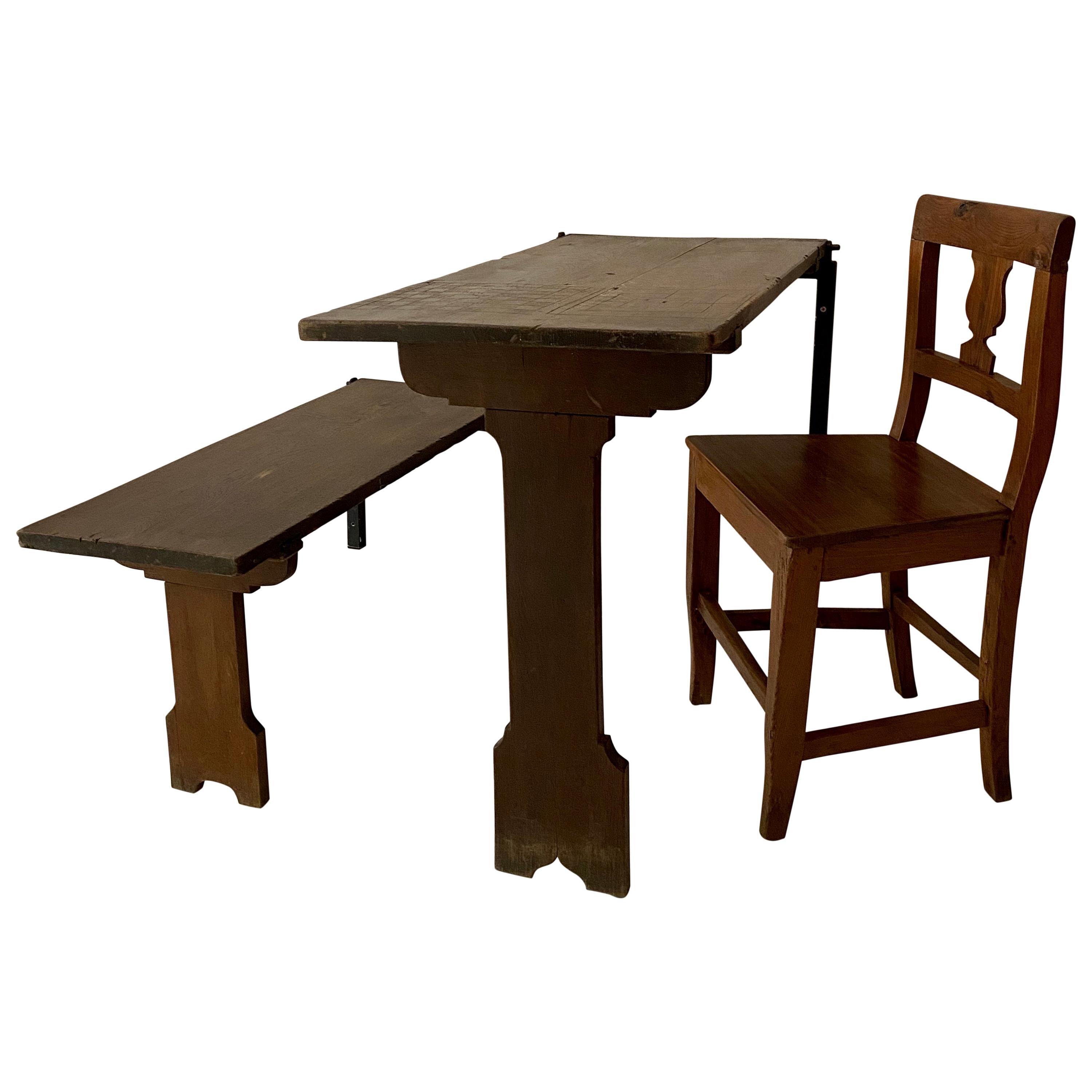 Table et banc de cellule de prison Art déco allemand Wabi Sabi Naive en Oak Brown, années 1930 en vente