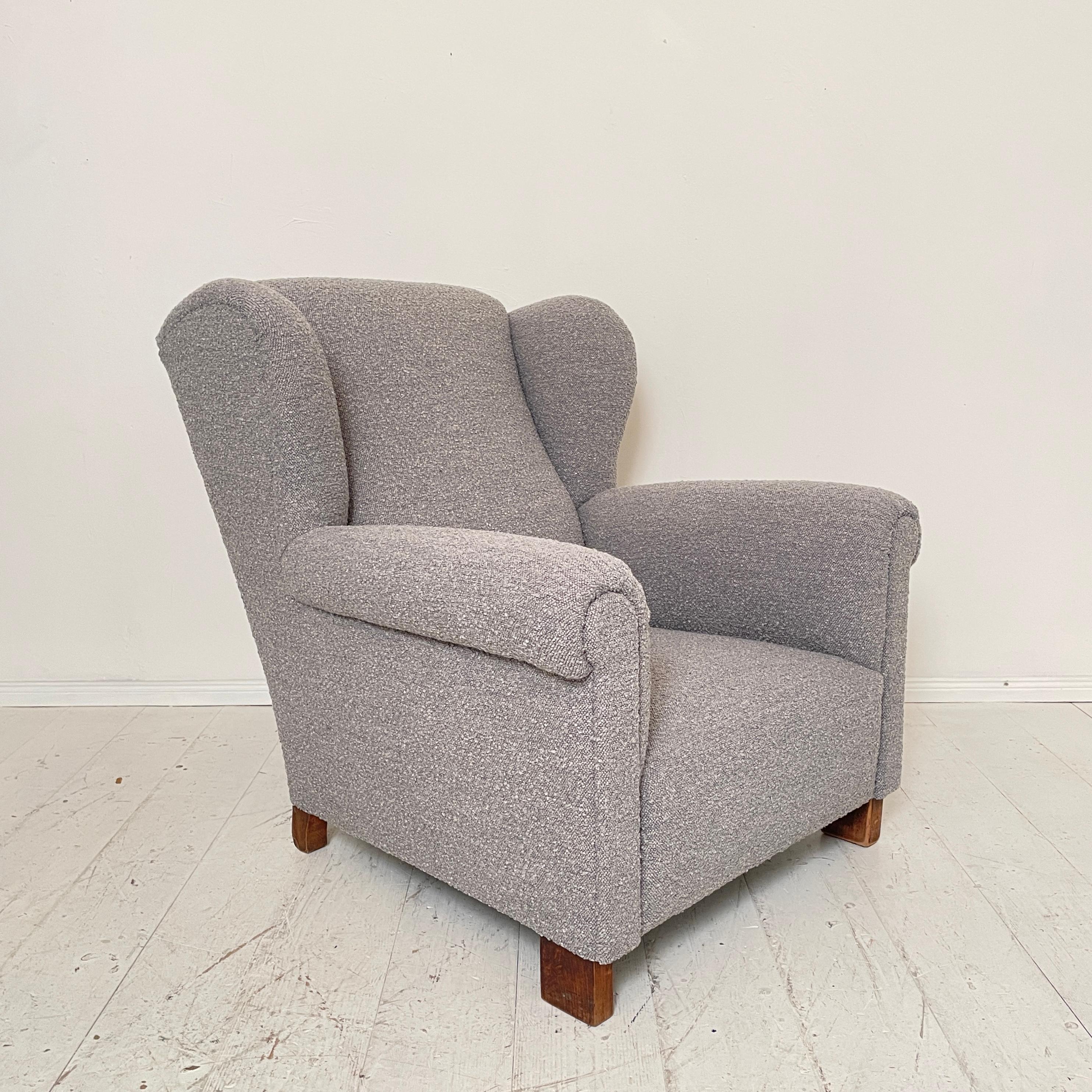 Early 20th Century German Art Deco Wingback Chair in Gray Boucle Fabric, 1925 For Sale