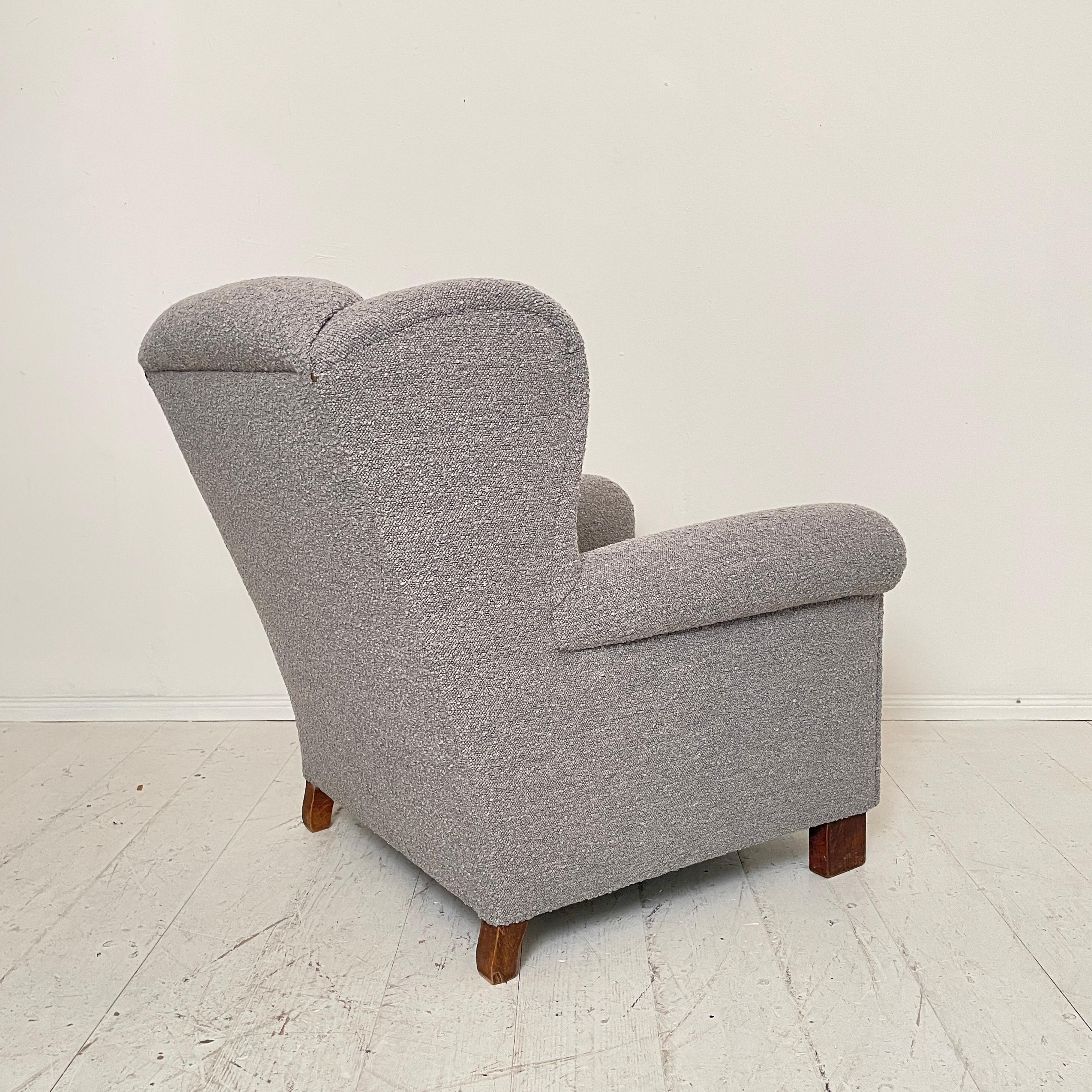 German Art Deco Wingback Chair in Gray Boucle Fabric, 1925 For Sale 1