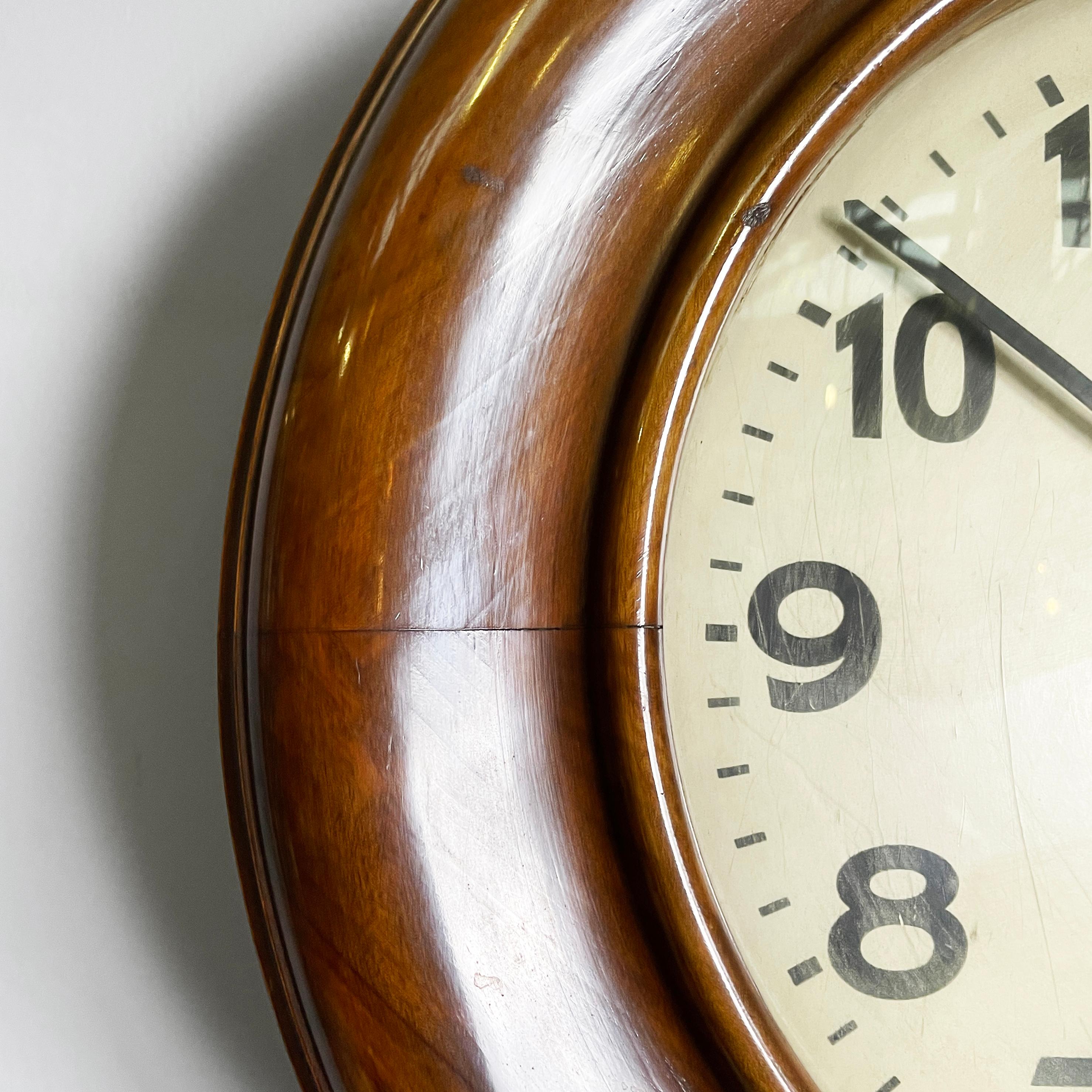 Horloge murale ronde en bois Art déco allemand par Kienzle International, années 1920 4