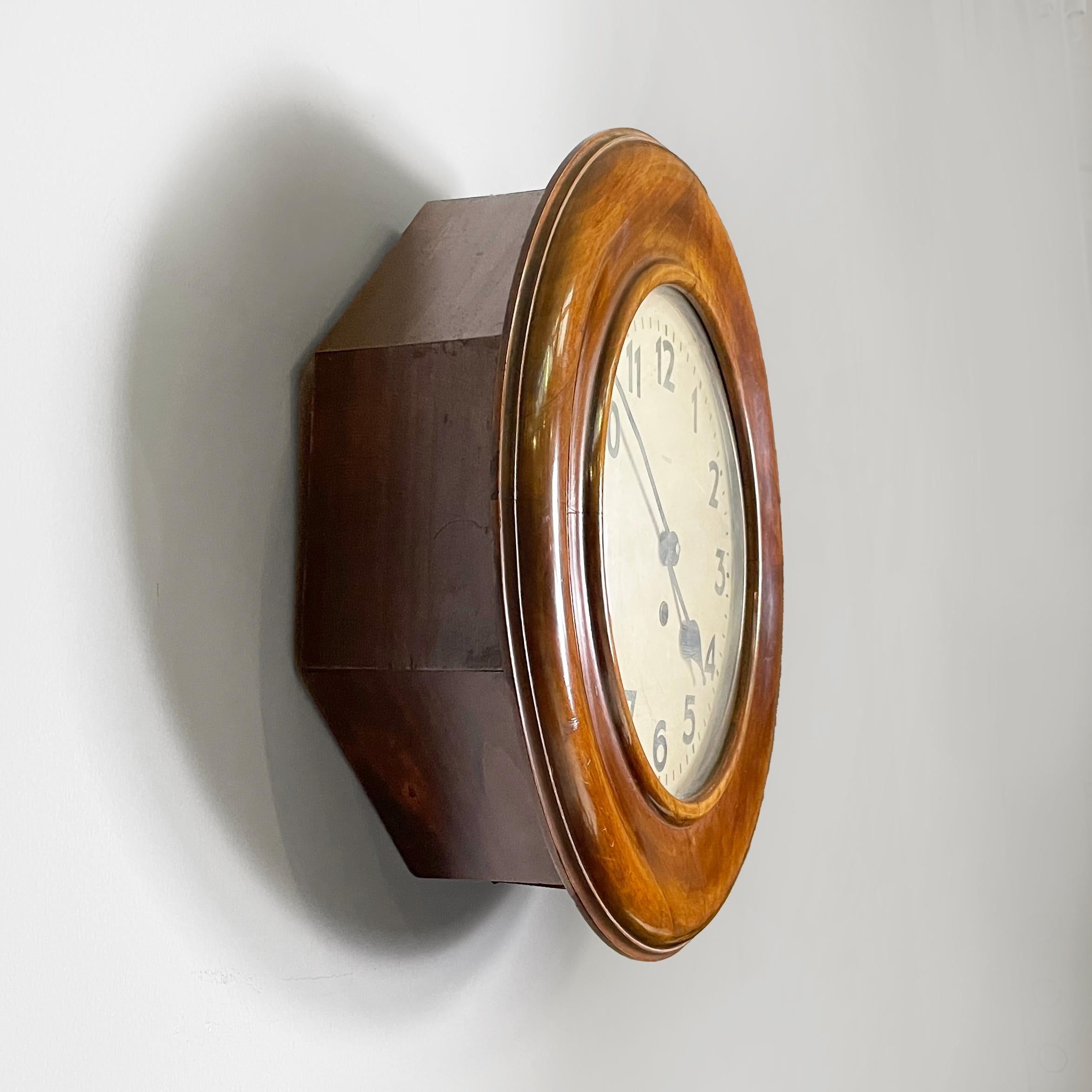 Horloge murale ronde en bois Art déco allemand par Kienzle International, années 1920 Bon état à MIlano, IT
