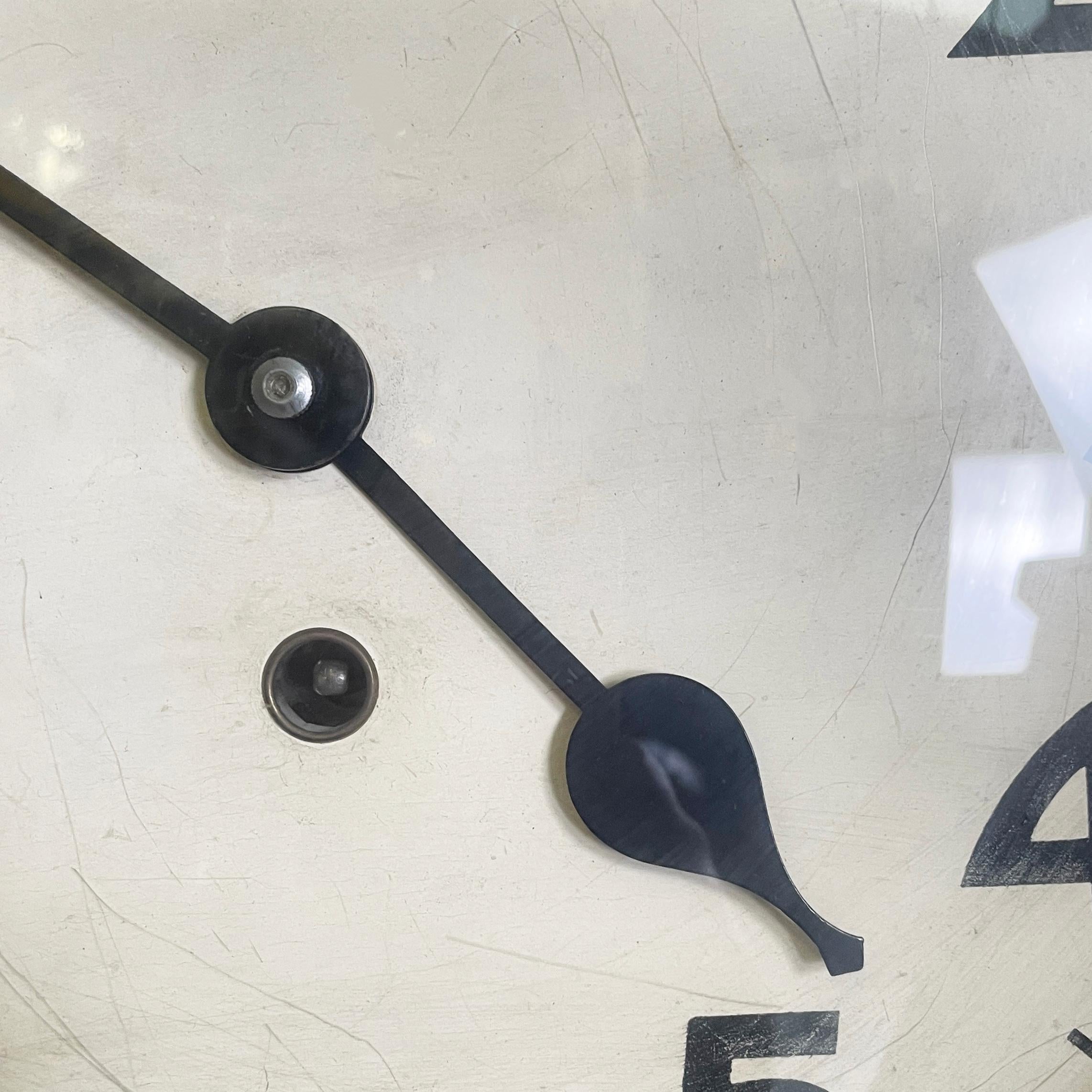 Verre Horloge murale ronde en bois Art déco allemand par Kienzle International, années 1920