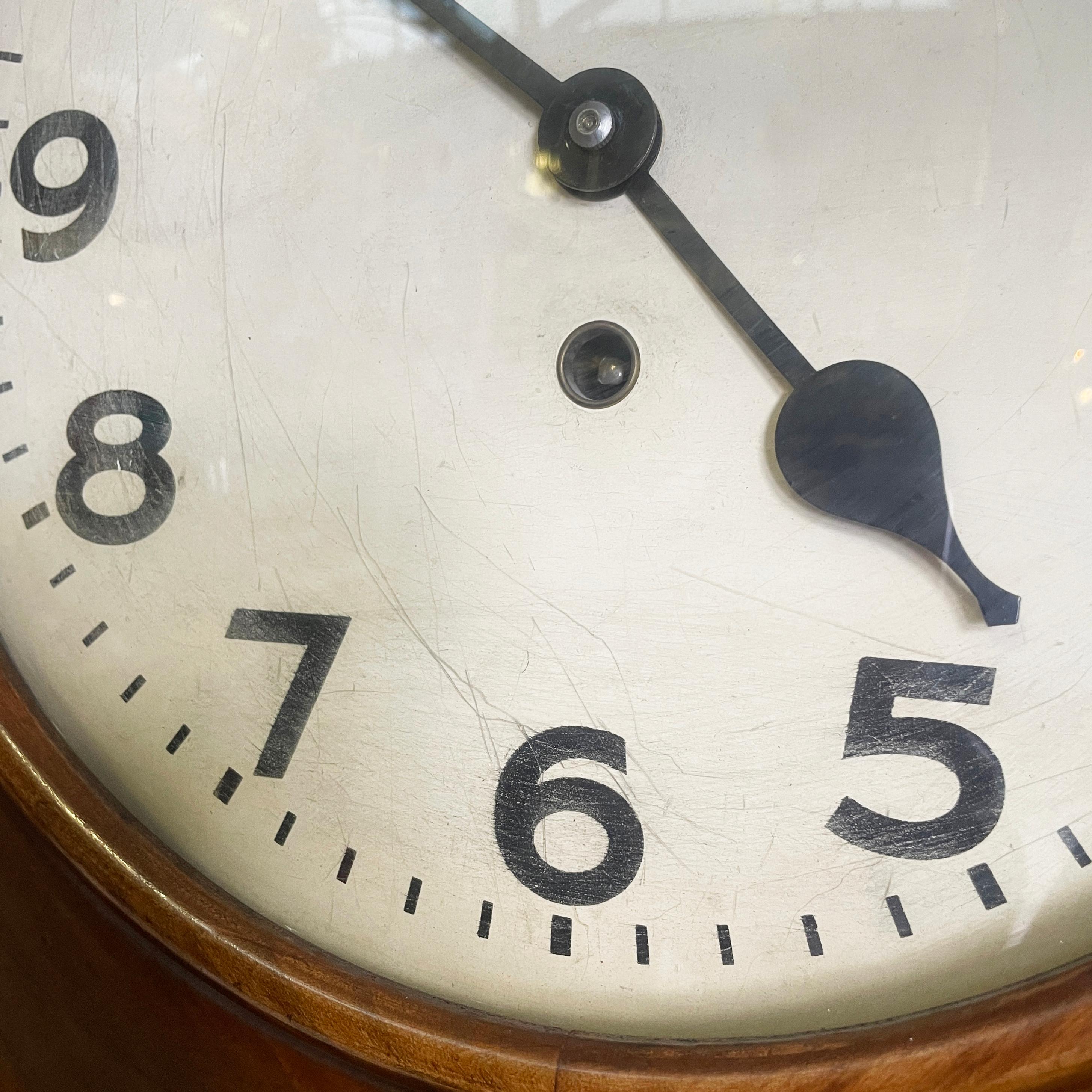 Horloge murale ronde en bois Art déco allemand par Kienzle International, années 1920 3