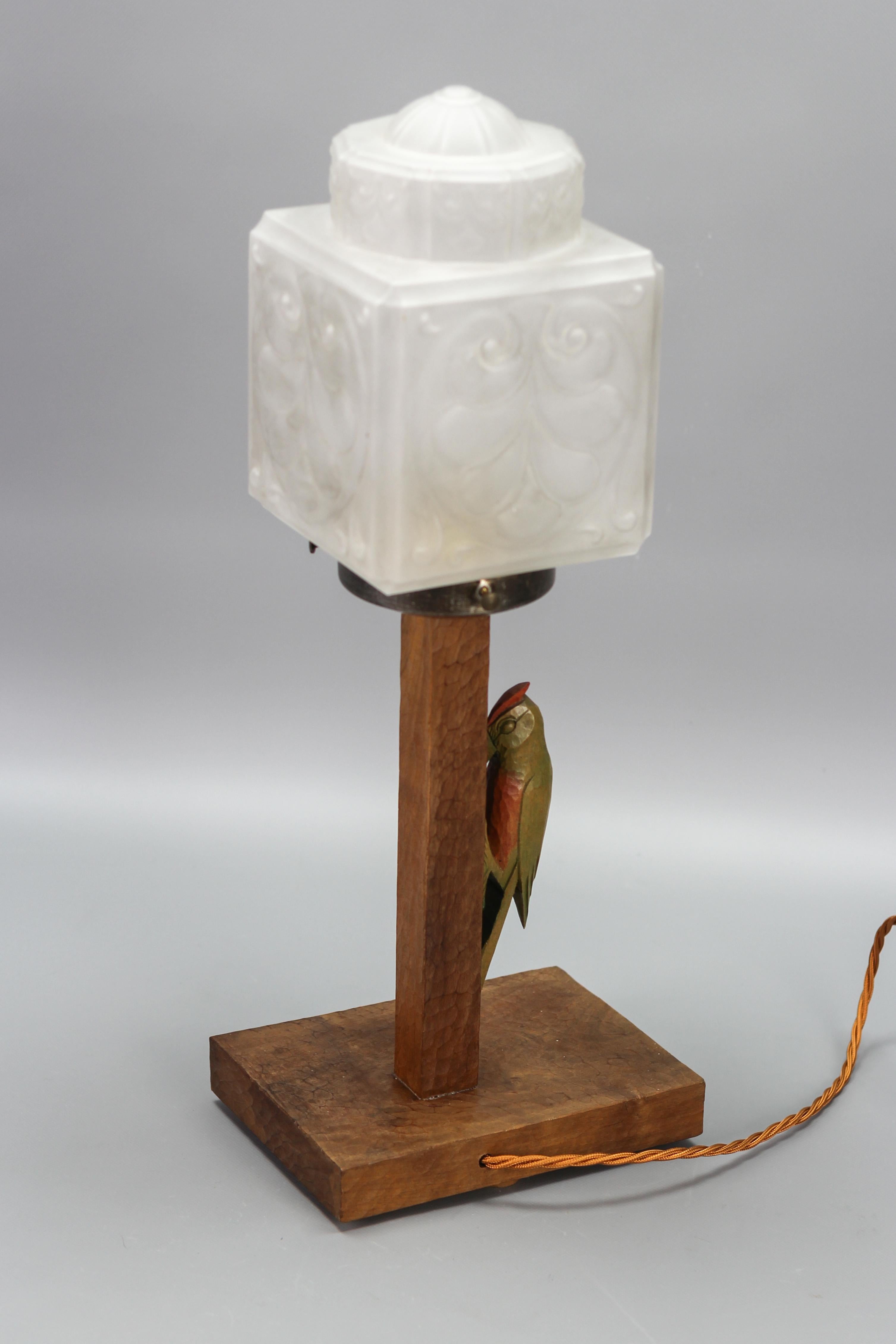 German Art Deco Wooden and Frosted Glass Table Lamp with a Woodpecker For Sale 5
