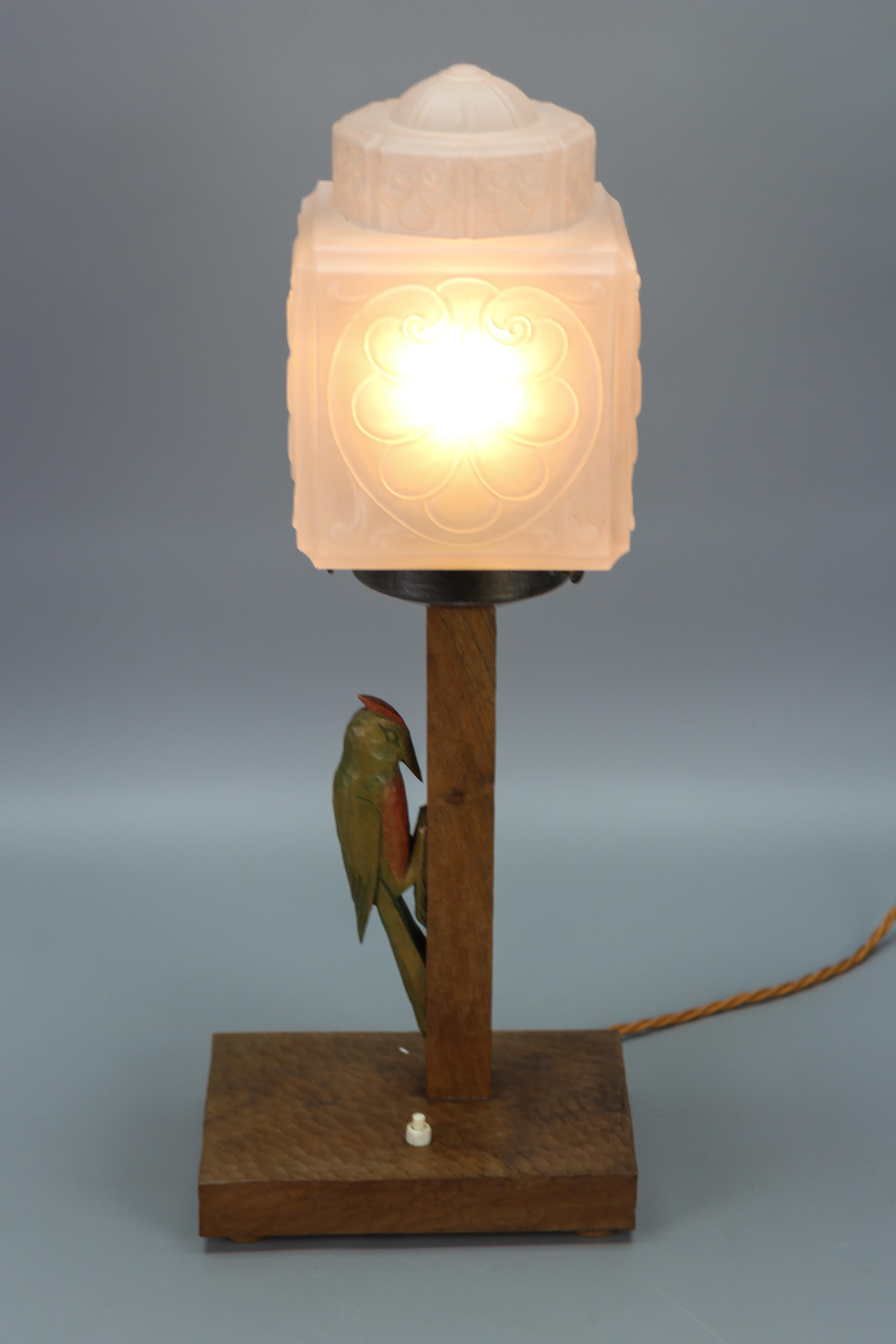 German Art Deco Wooden and Frosted Glass Table Lamp with a Woodpecker For Sale 12