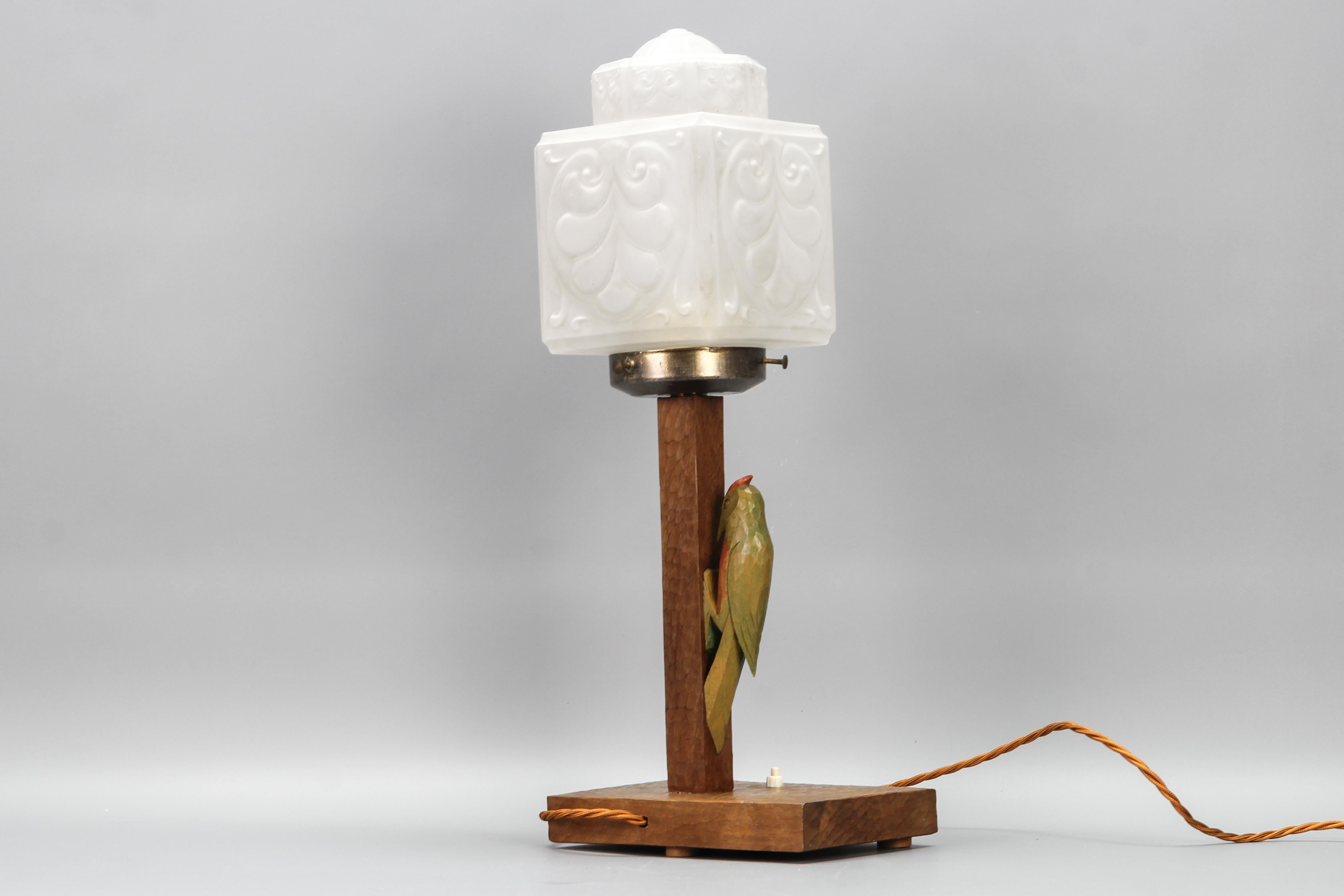 German Art Deco Wooden and Frosted Glass Table Lamp with a Woodpecker For Sale 2