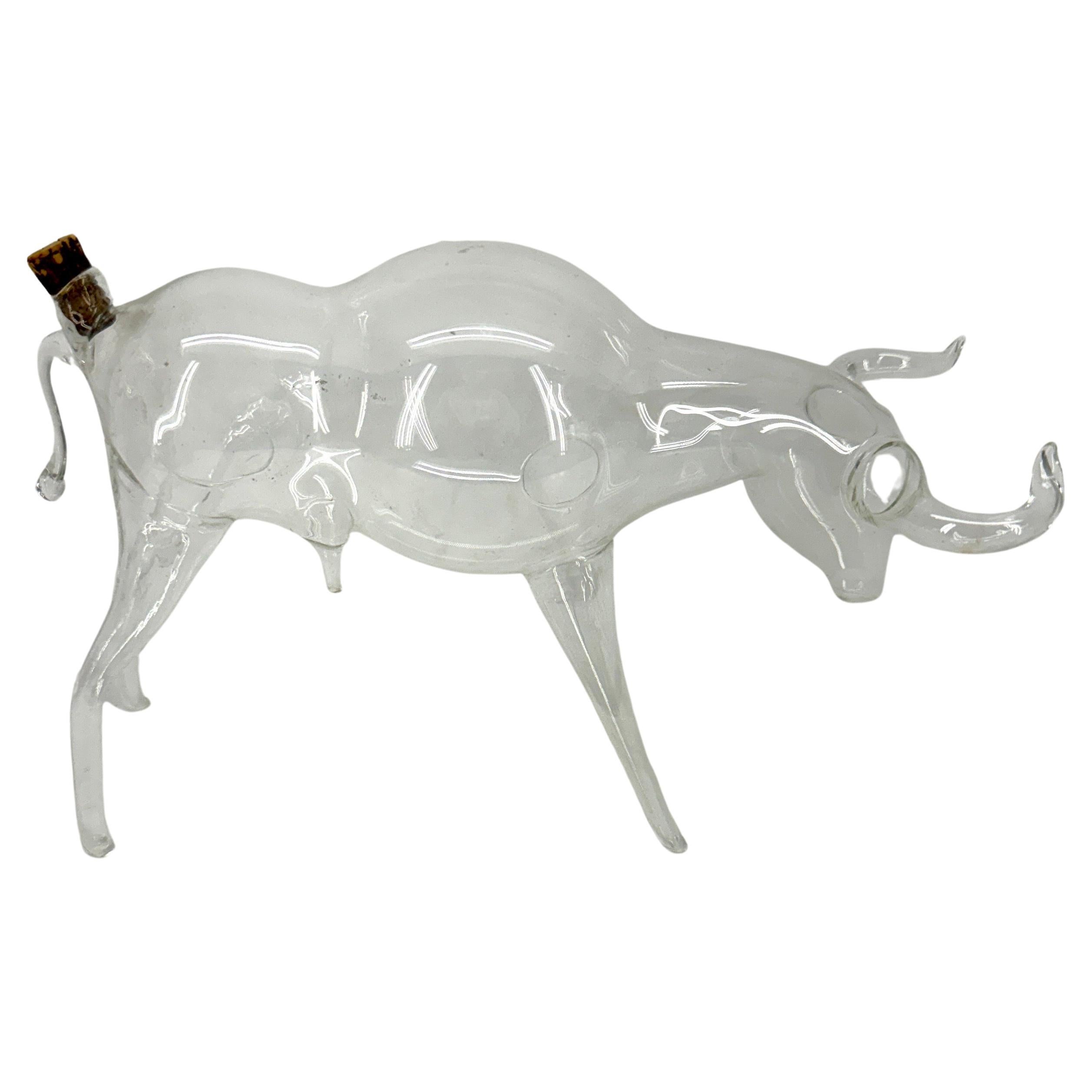 20ième siècle Sculpture de carafe à whisky bull en verre d'art allemand  en vente