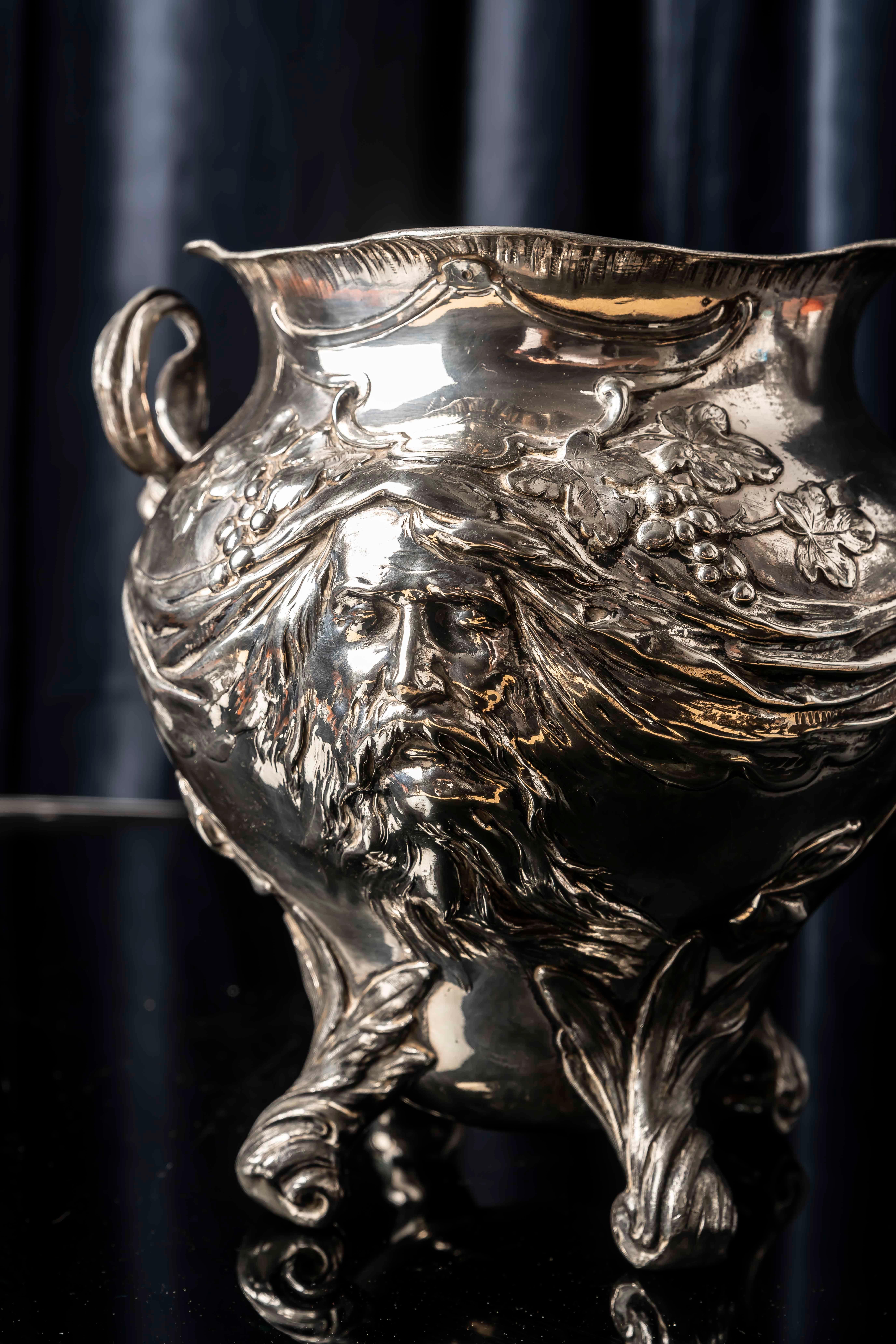 Deutscher Jugendstil Bacchus Sektkühler (Beschichtet) im Angebot