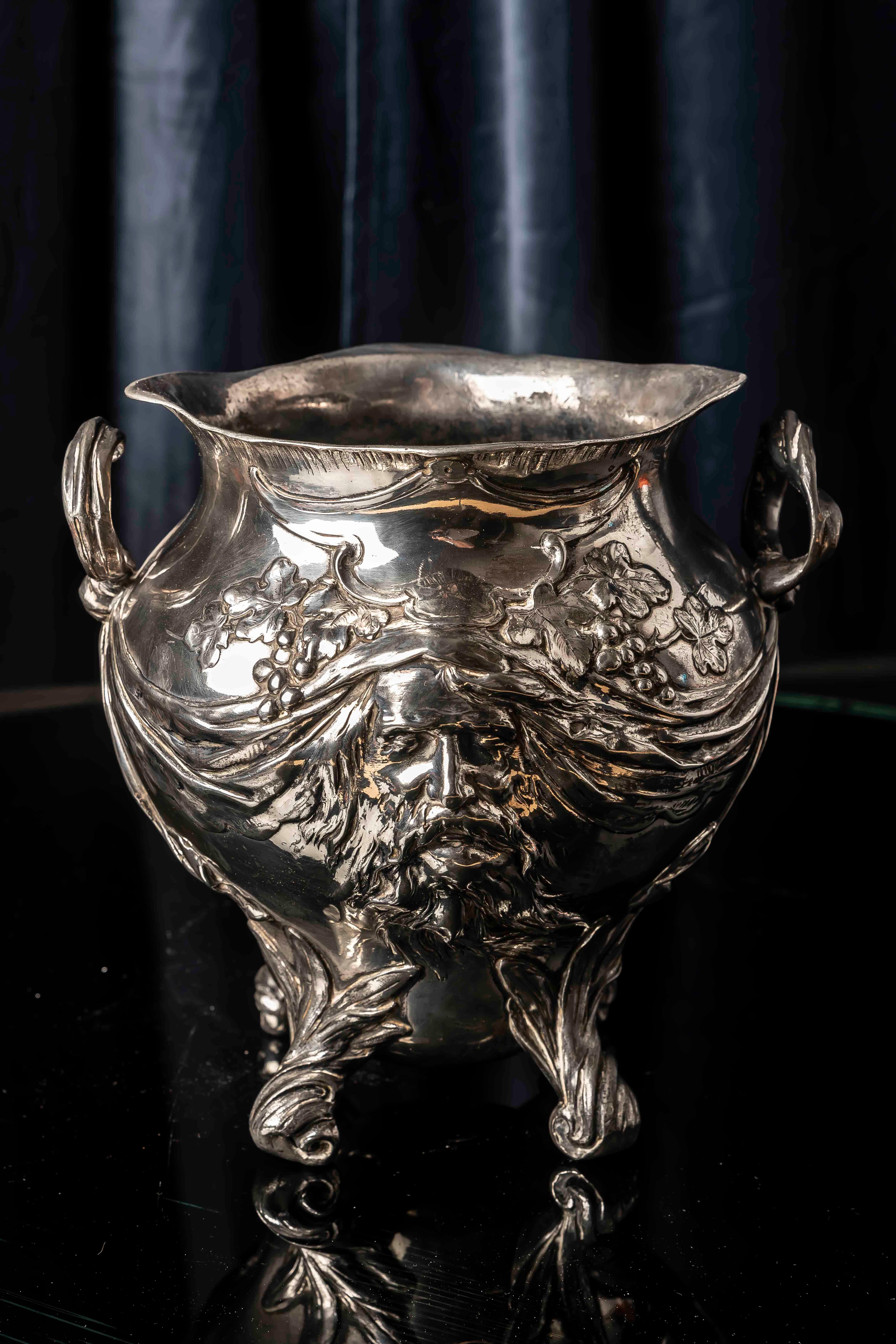 Deutscher Jugendstil Bacchus Sektkühler (Metall) im Angebot